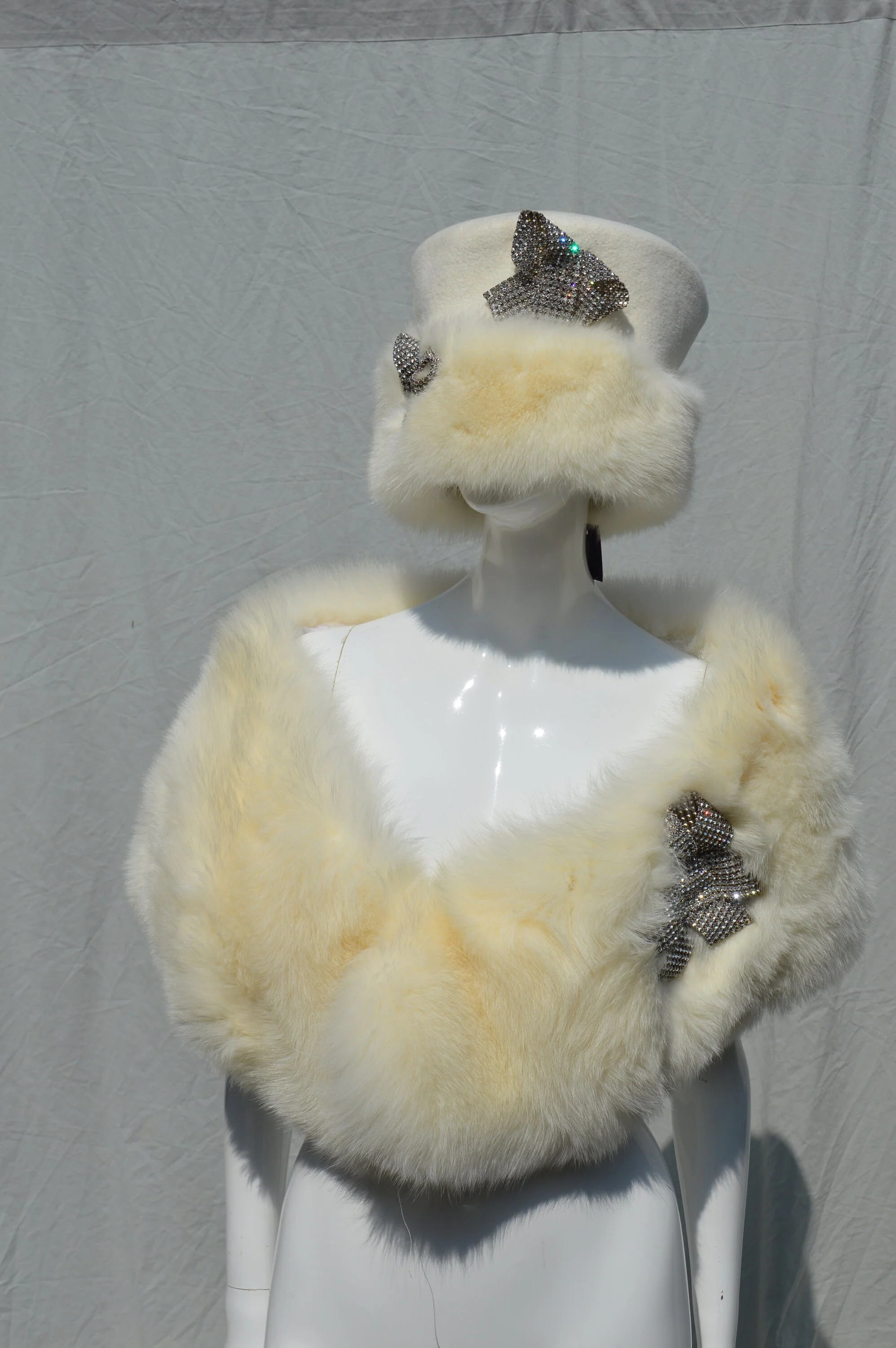 Vintage 80s Never Used Leonore Marshall Fox Fur Stole and Matching Hat Rhinestone Bow Glam Fox Fur Wrap Pillbox Hat Luxurious Set Pose by Leonore Marshall - Image 5