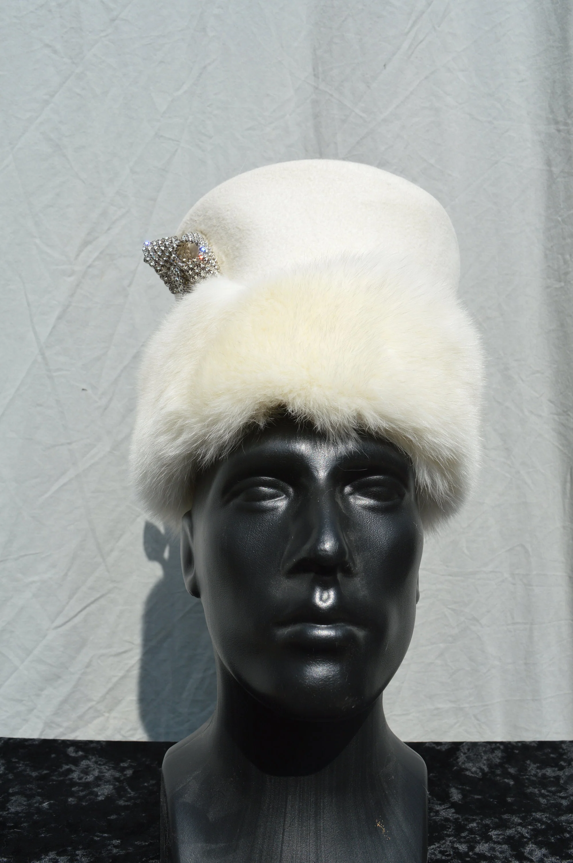 Vintage 80s Never Used Leonore Marshall Fox Fur Stole and Matching Hat Rhinestone Bow Glam Fox Fur Wrap Pillbox Hat Luxurious Set Pose by Leonore Marshall - Image 7