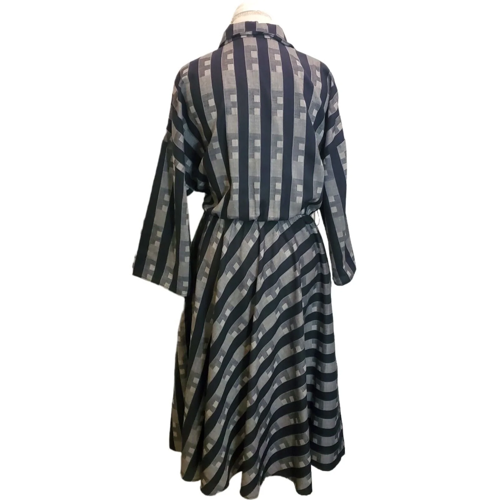 Vintage 80s Size Large Popover Casual Shirt Dress Midi Gray Black Striped Longsleeve - Image 2
