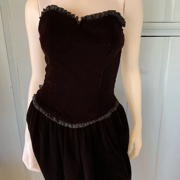 Vintage 80s Strapless Velvet Dress Cocktail Party Lbd by Ann Taylor - Image 2