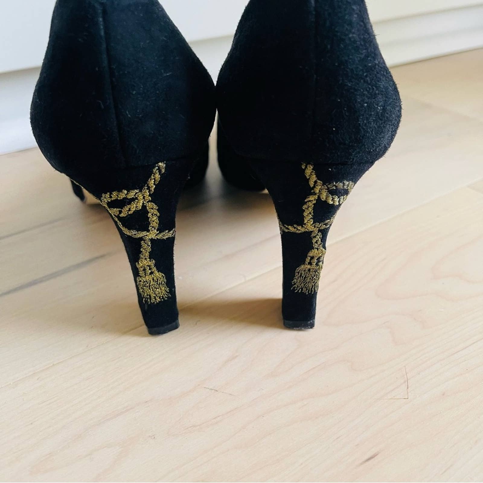Vintage 80s Suede Pumps Black with Gold Rope Embroidery by Authentic Original  Style - Image 4