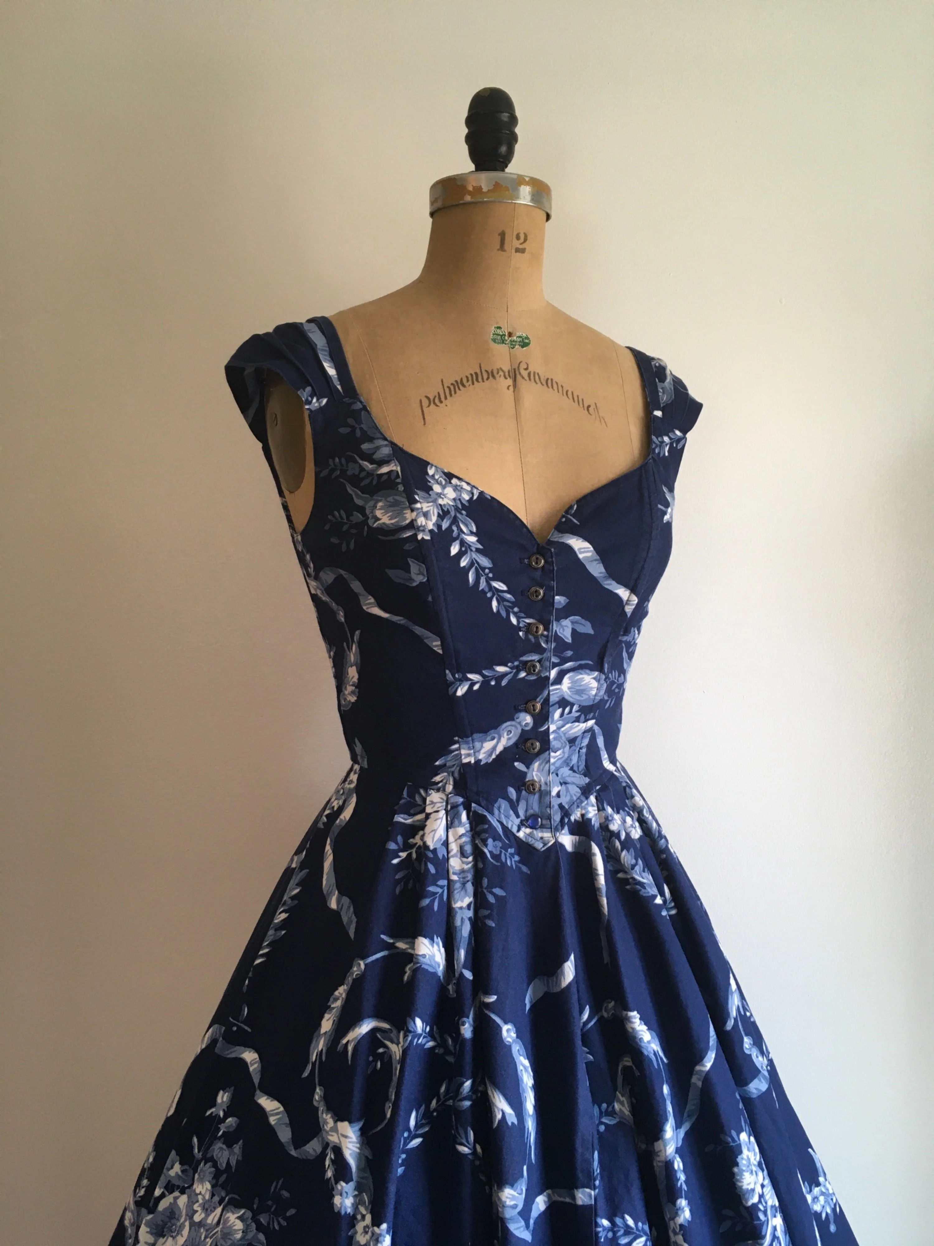 80's Sleeveless Sweetheart Toille Print Cotton Dress by Karen Alexander - Image 4