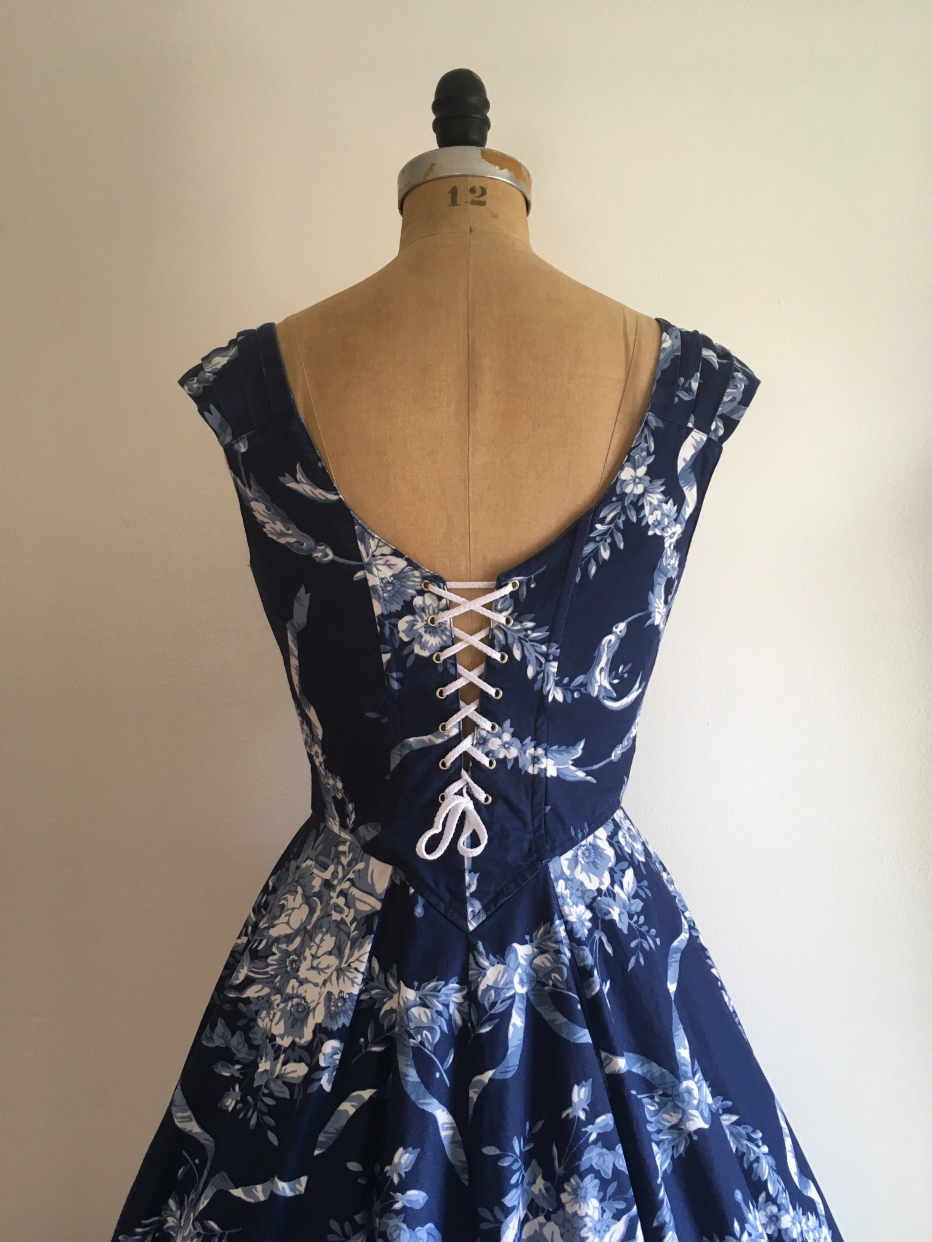 80's Sleeveless Sweetheart Toille Print Cotton Dress by Karen Alexander - Image 5