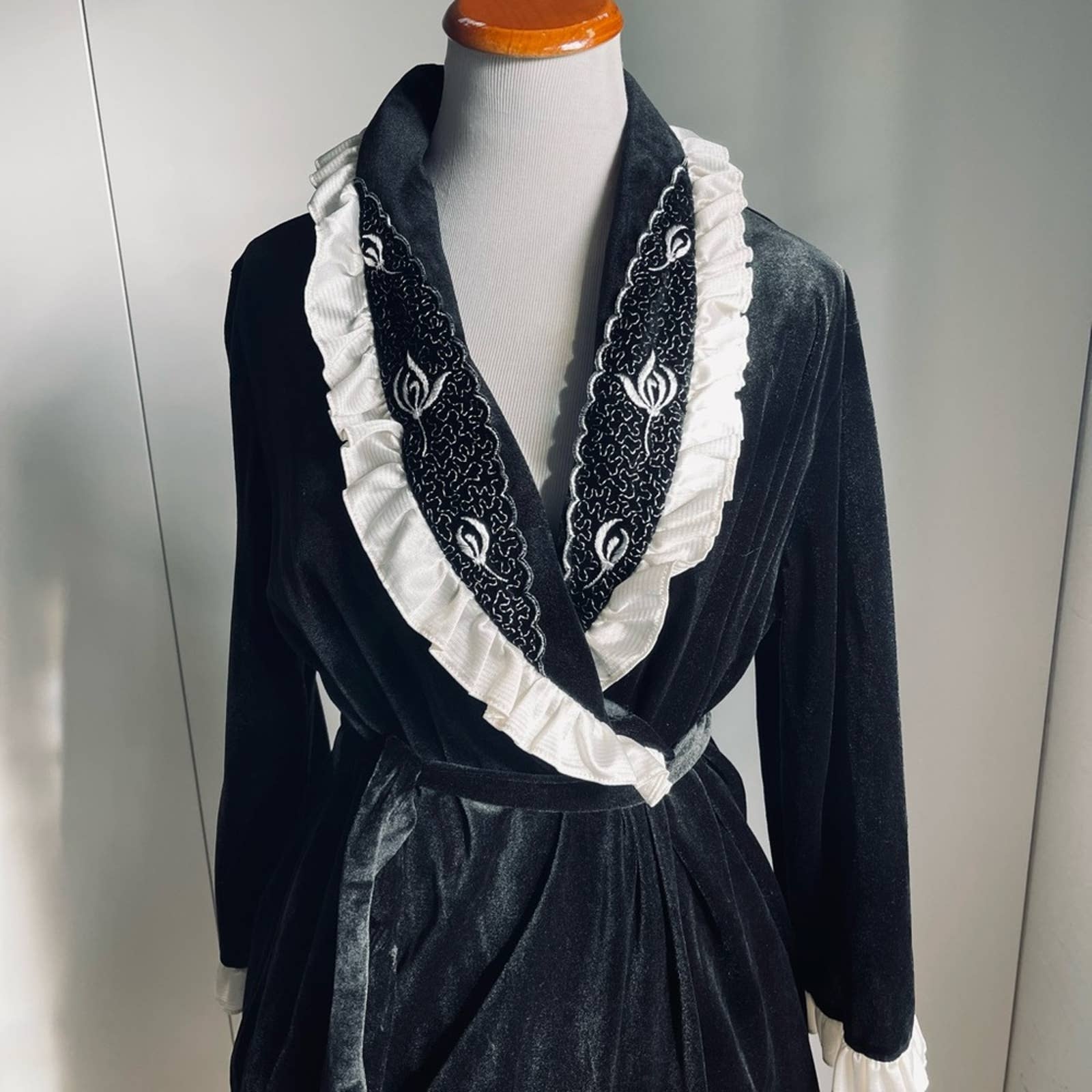 Vintage 80s Velvet Robe Black/cream Ruffle Wrap Loungewear Gothic Pin Up Girl by Patricia Lane - Image 9