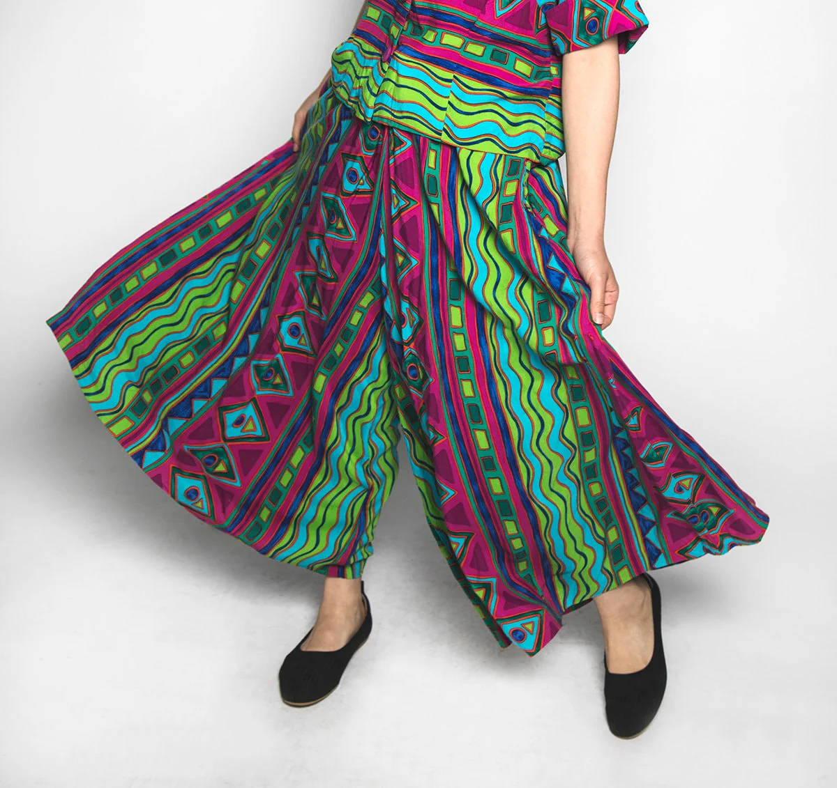 Vintage 80s Wild Geometric Print Blouse and Pants Set Wide Leg Palazzo Rayon Pants and Button Up Blouse Large - Image 7