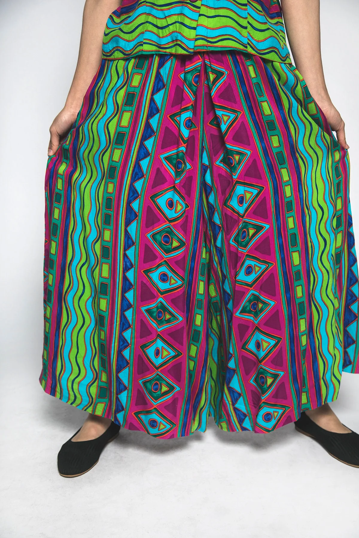 Vintage 80s Wild Geometric Print Blouse and Pants Set Wide Leg Palazzo Rayon Pants and Button Up Blouse Large - Image 8
