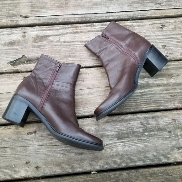 Vintage 90s 00s Brown Leather Chunky Block Heel Square Toe Ankle Boots by Eddie Bauer - Image 3