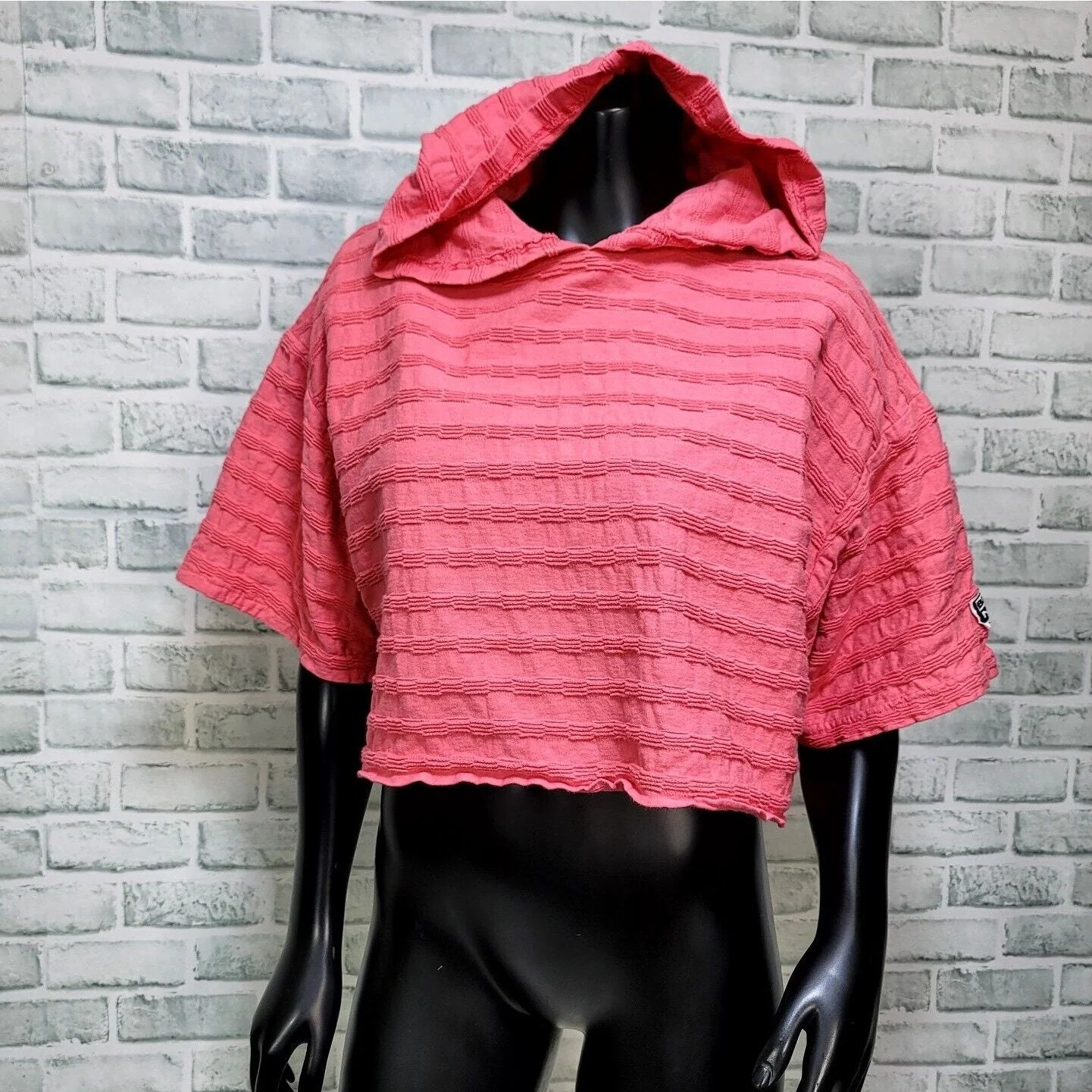 90s Neon Hot Pink Textured Hooded Crop Top Surf Beach By Blanc Noir - Image 2