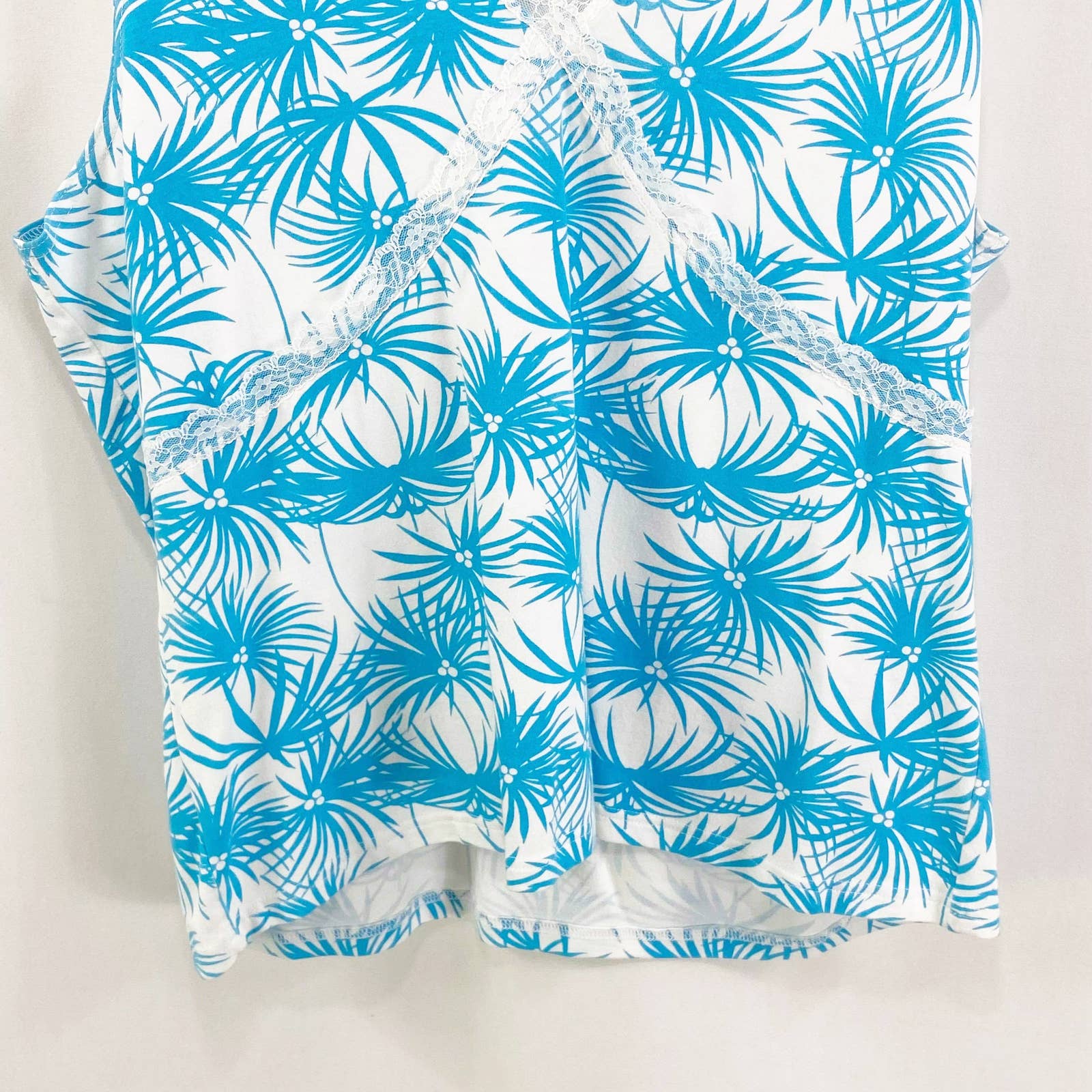 Vintage 90s Blue Floral Sleeveless V-Neck Top by Jason Maxwell - Image 5