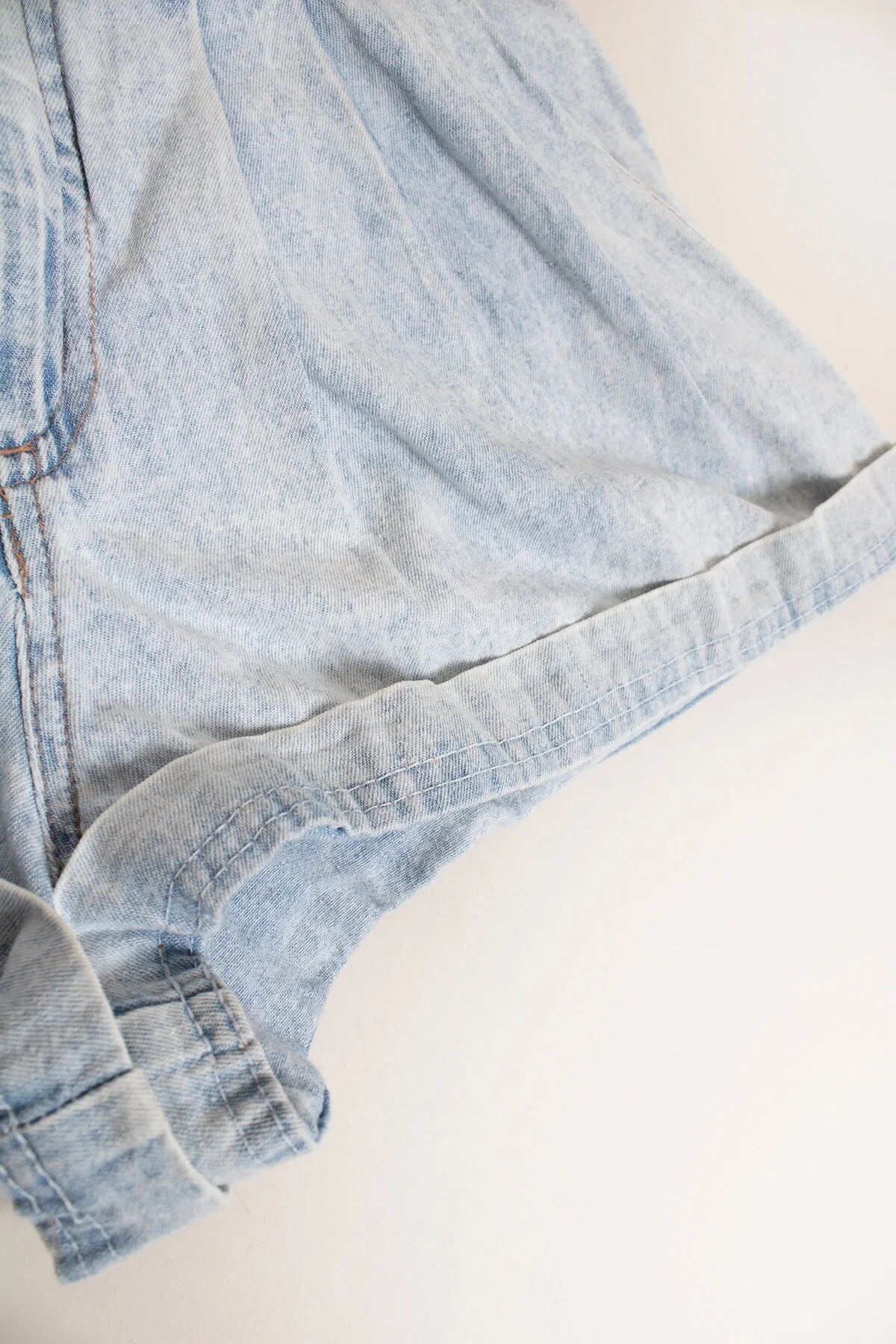 Vintage 90s Denim Jean Shorts Light Stone Wash Pleat Waist Folded Cuff Made In The Shade 80s Leather Belt Small by The Shade - Image 6