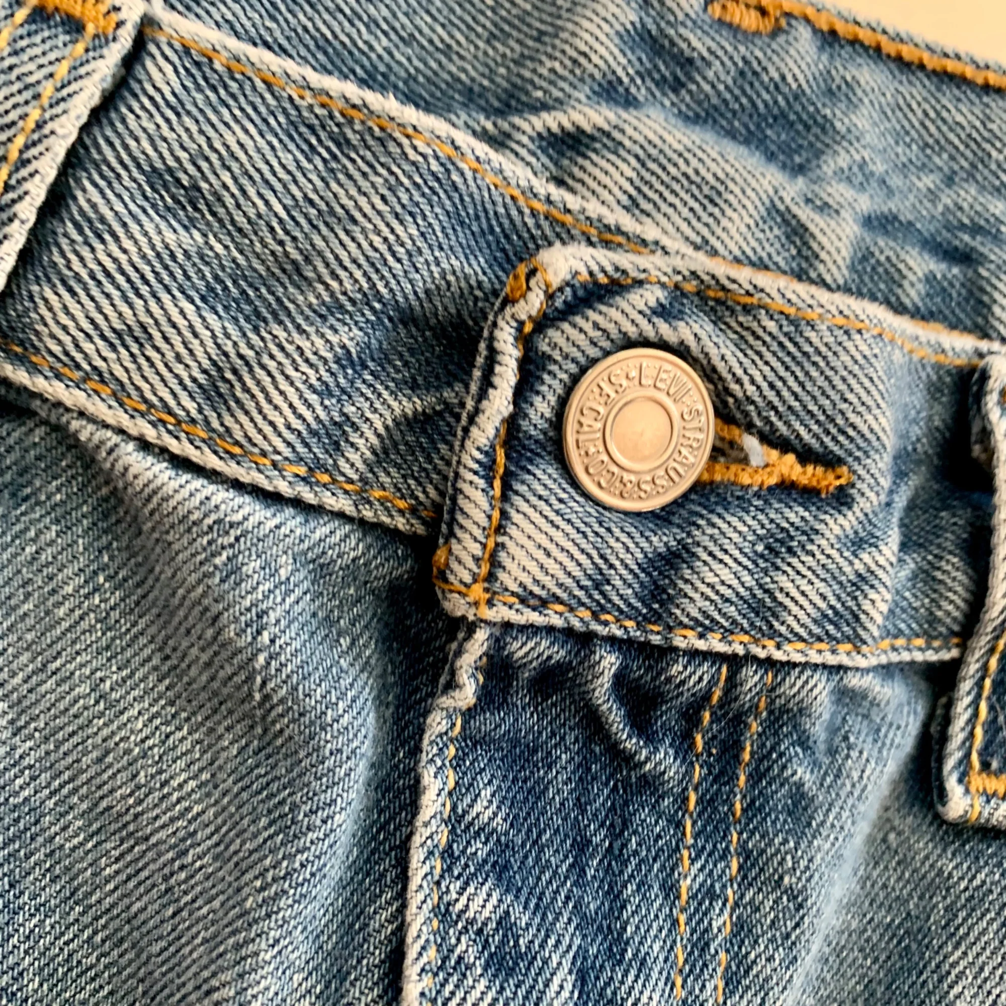 Vintage 90s Levis Jean Shorts 10 Classic Stonewashed Denim Mom Boyfriend Blue by Levi's - Image 3