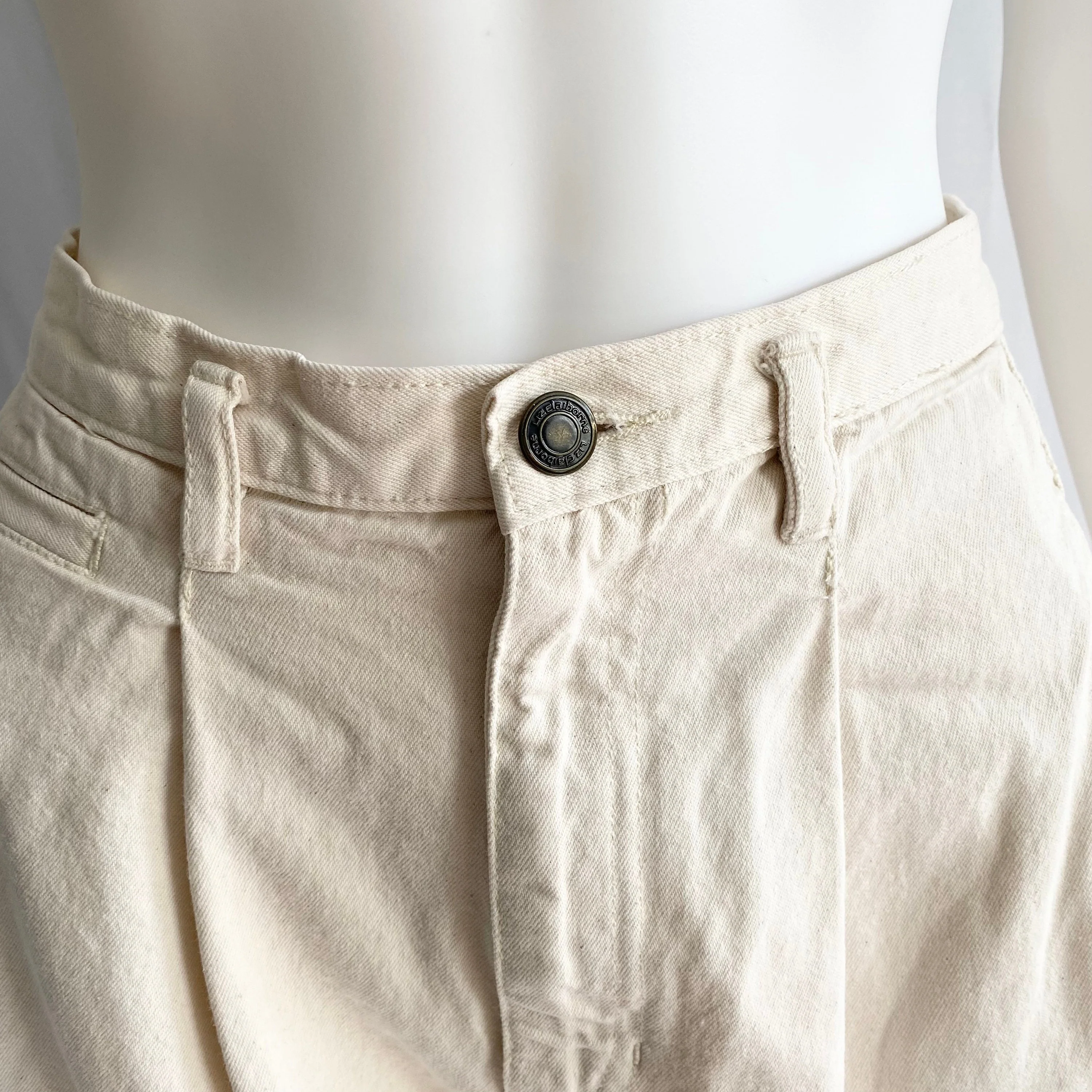 Vintage 90s Lizwear Oatmeal Cotton Pleated Mom Shorts by Liz Claiborne - Image 3