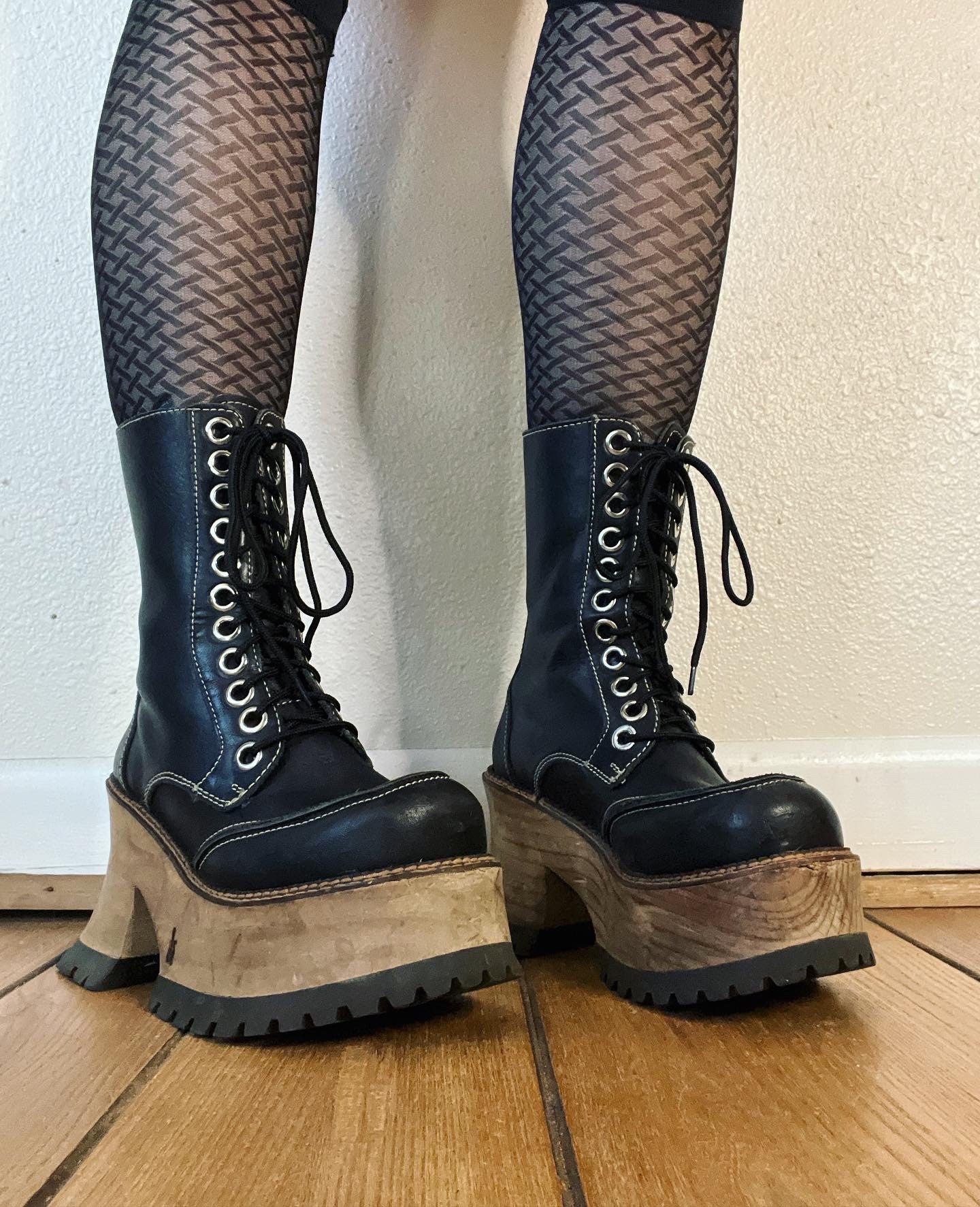 Vintage 90s London Underground Black Leather and Wooden Platform Lace Up Rounded Toe Combat Boot - Image 3