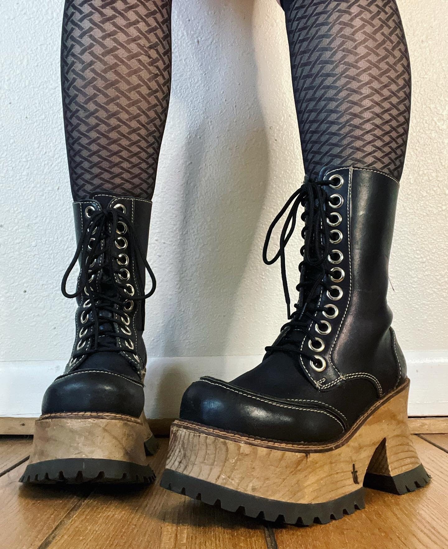 Vintage 90s London Underground Black Leather and Wooden Platform Lace Up Rounded Toe Combat Boot - Image 5