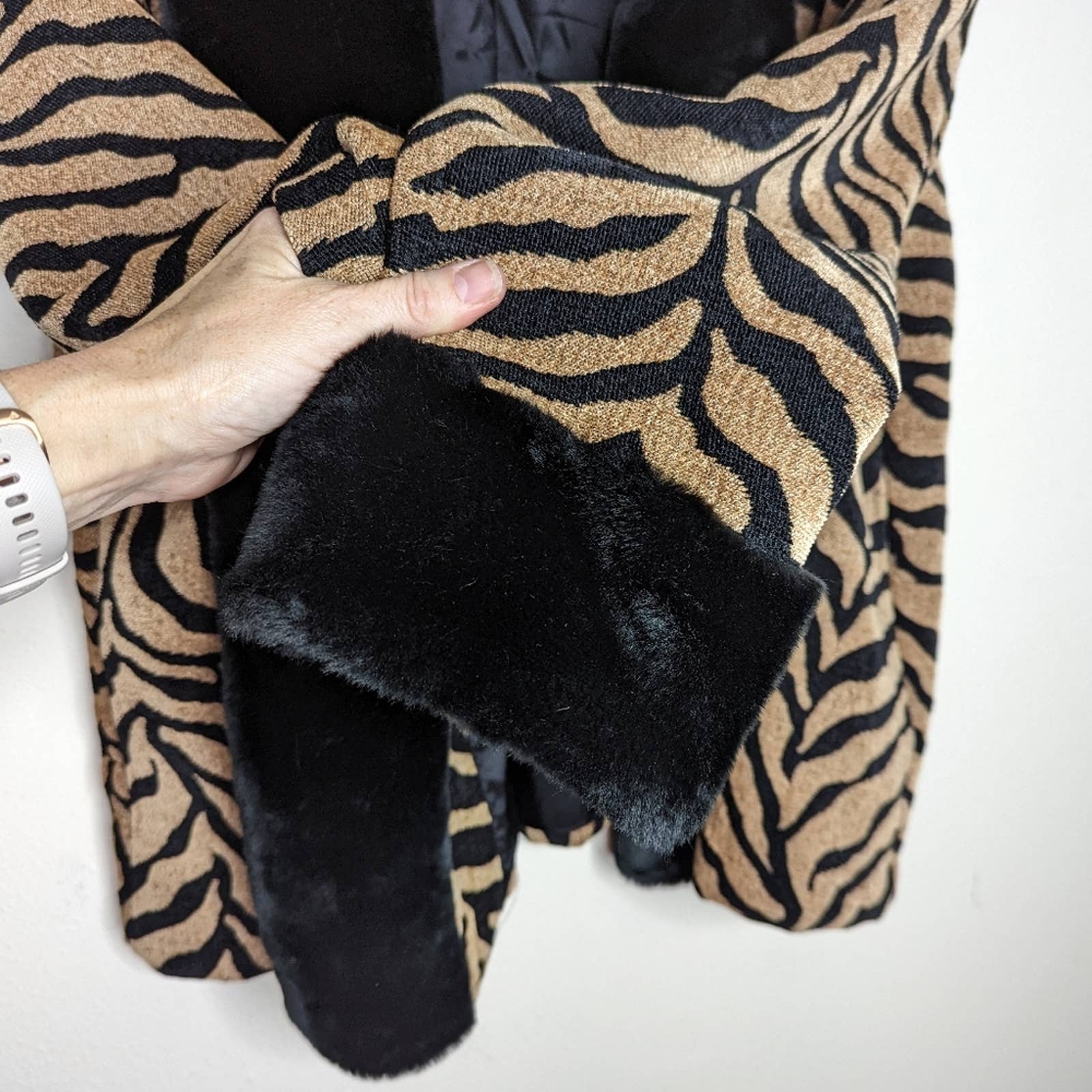 Vintage 90s Tiger Print Tapestry Faux Fur Trim Coat - Image 5