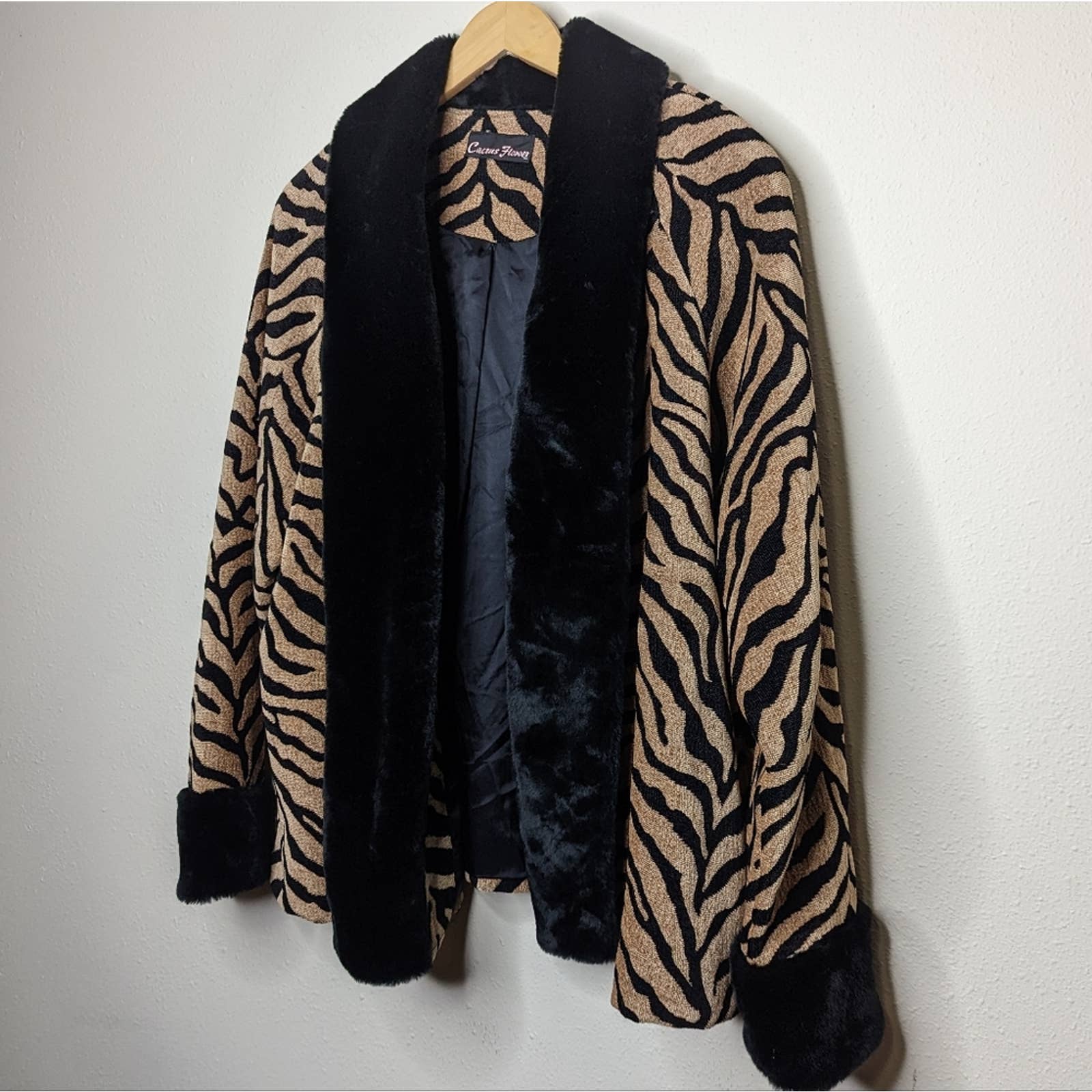 Vintage 90s Tiger Print Tapestry Faux Fur Trim Coat - Image 6