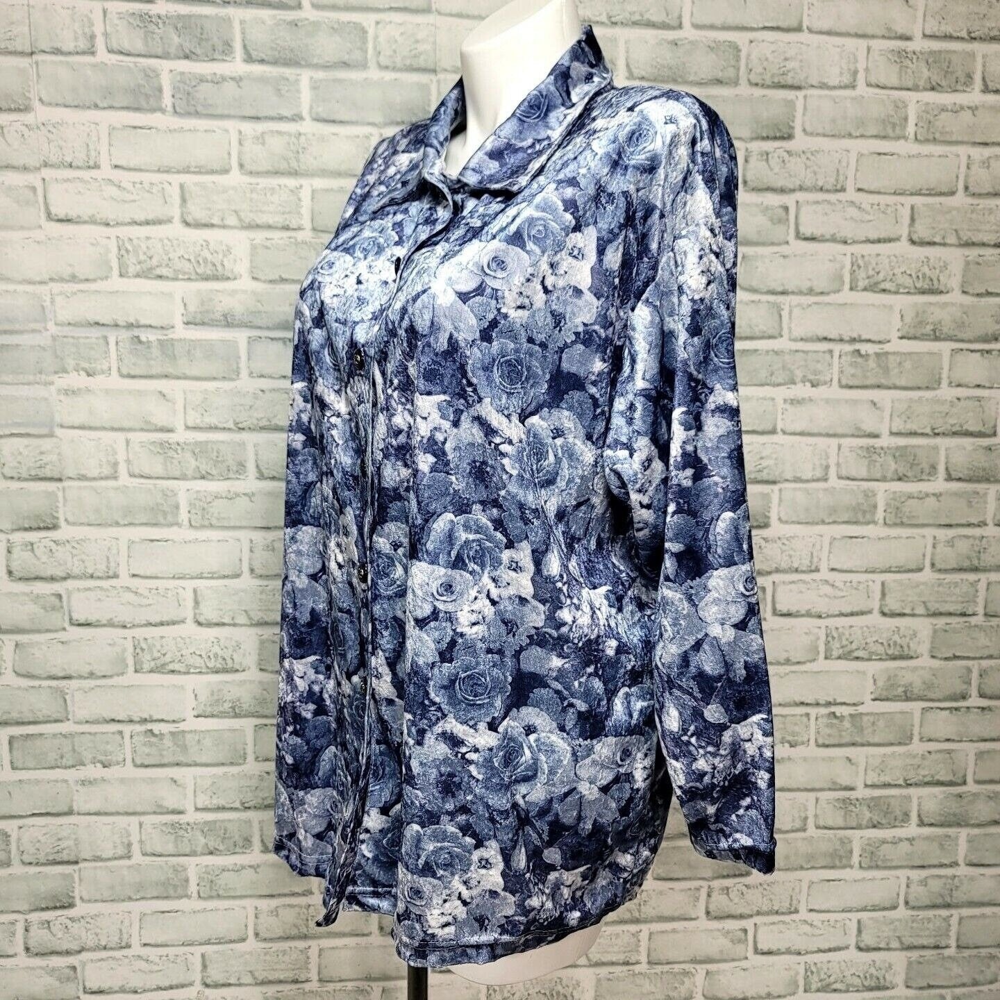 90s Blue Velvet Rose Floral Pattern Button Front Top By Cervelle - Image 5