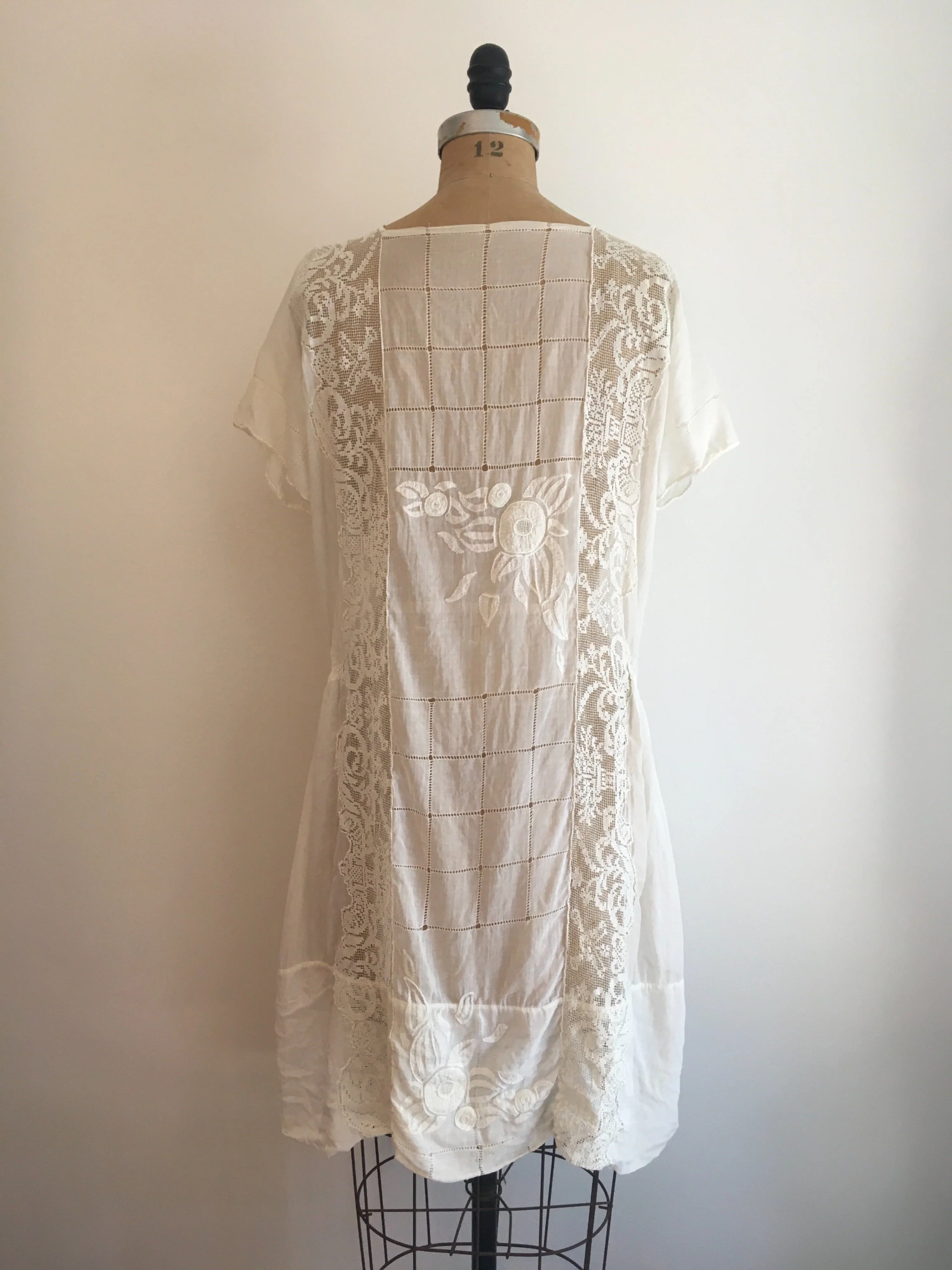 20's Antique White Lace Applique Dress - Image 2