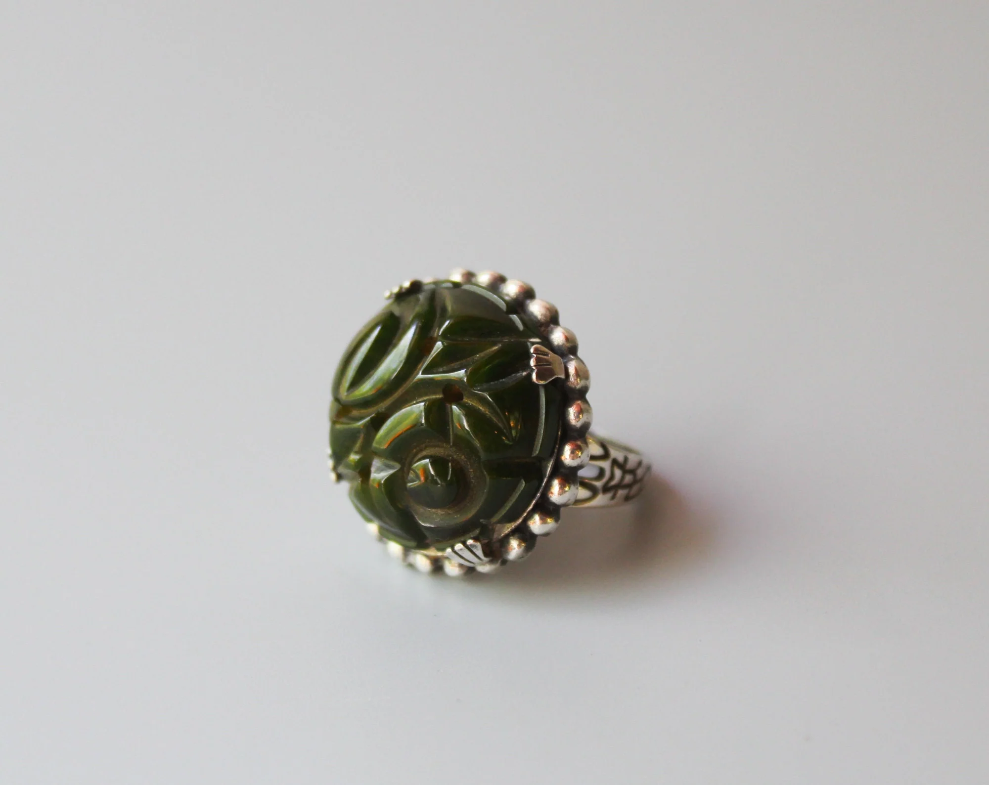 Vintage Bakelite Ring and Earrings Set 30s 40s Green Carved Creamed Spinach - Image 2