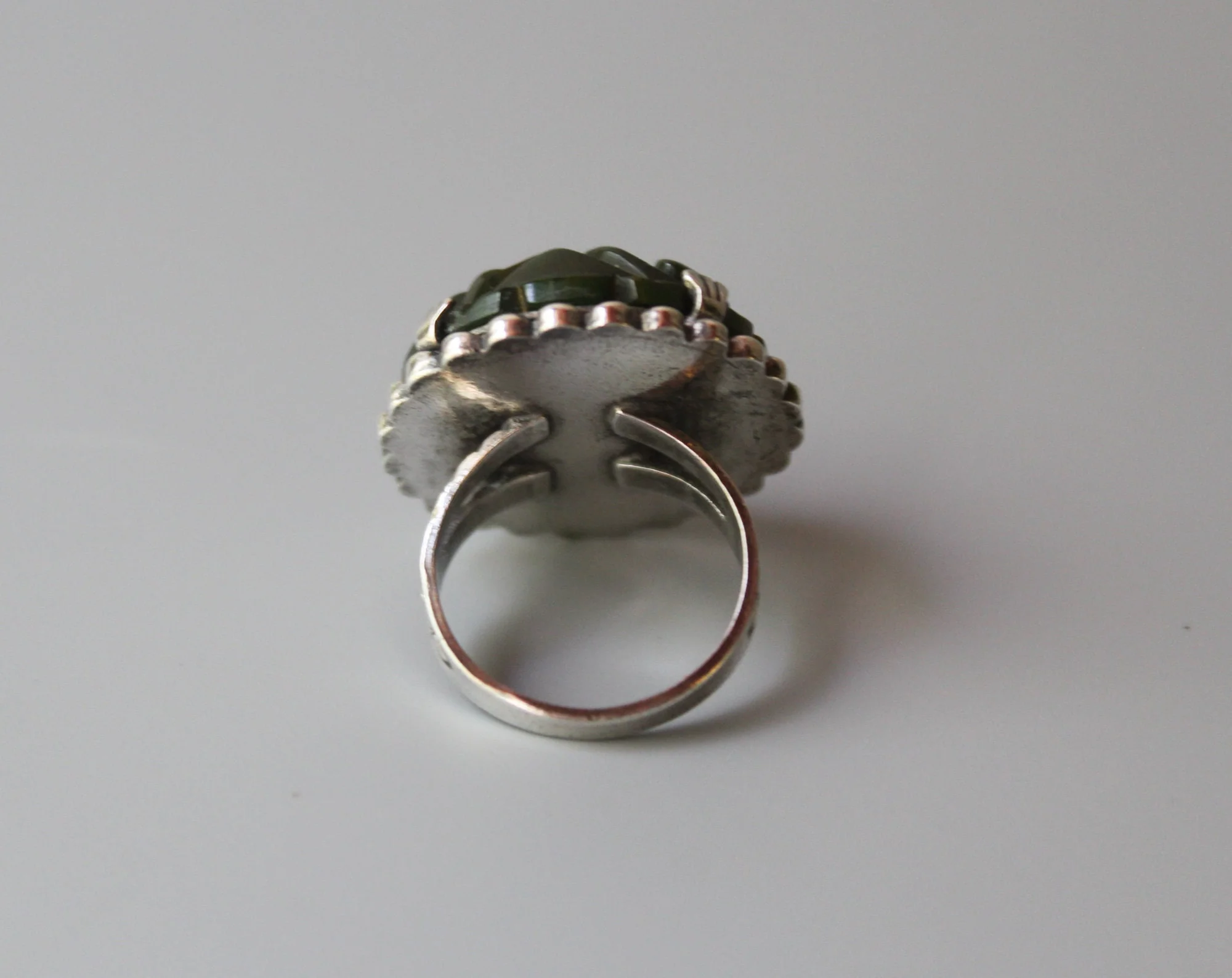 Vintage Bakelite Ring and Earrings Set 30s 40s Green Carved Creamed Spinach - Image 5
