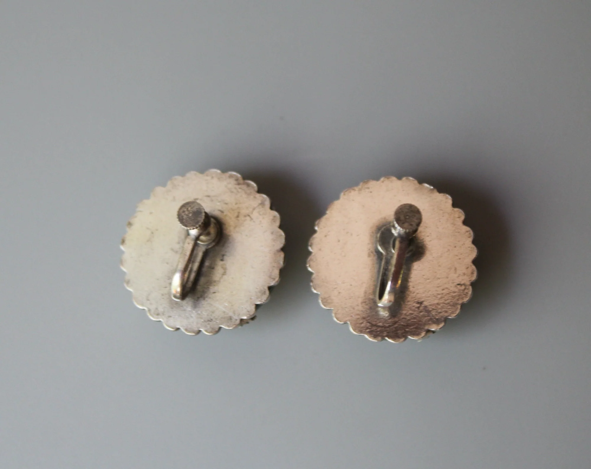 Vintage Bakelite Ring and Earrings Set 30s 40s Green Carved Creamed Spinach - Image 8