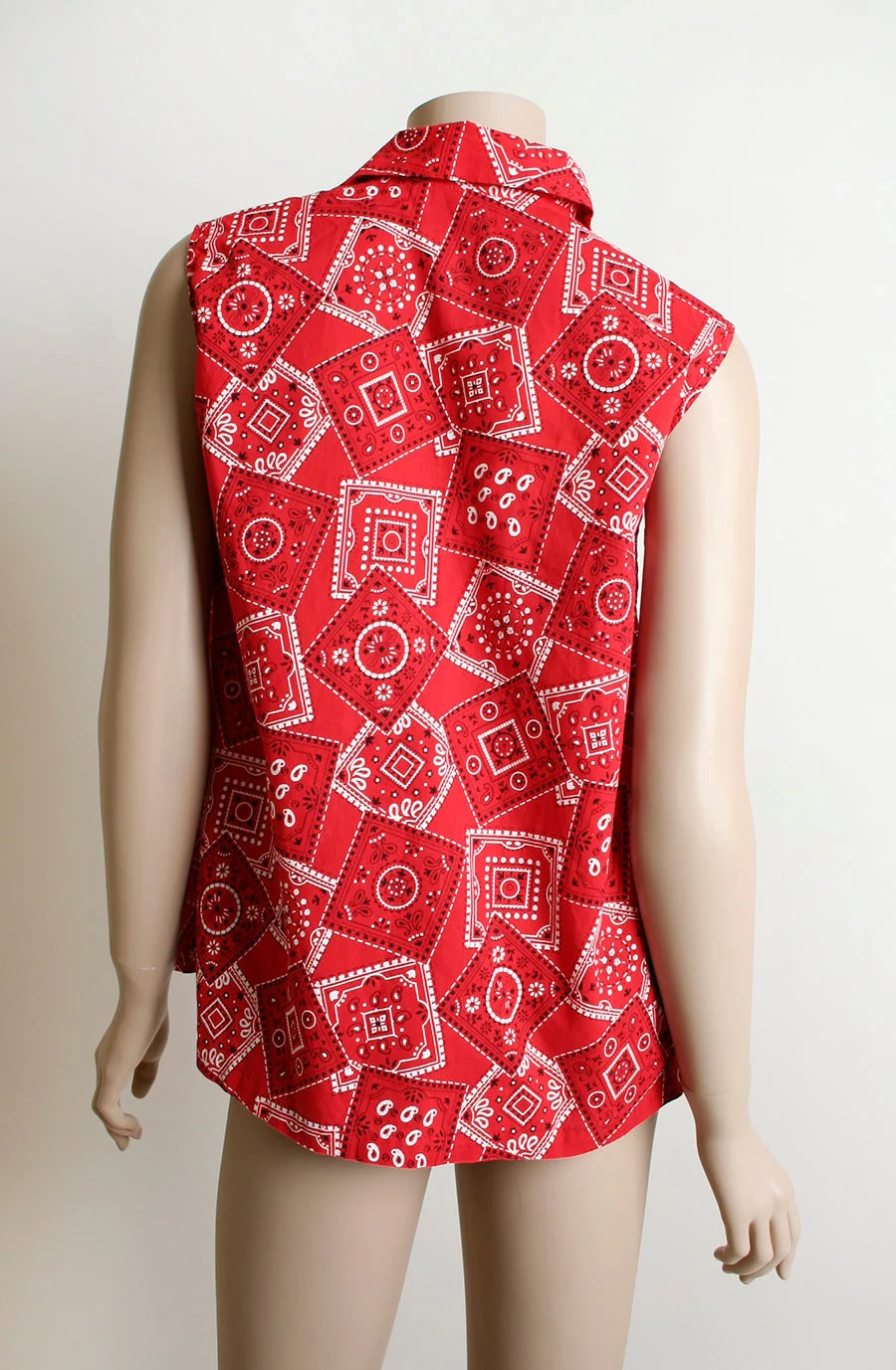Vintage Bandana Print 50s Sleeveless Red and White Rockabilly Button Up Maternity Blouse - Image 4