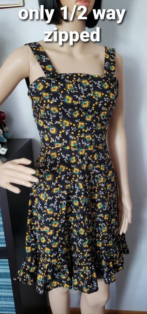 Vintage Black and Yellow Floral Summer Dress with Pockets 30" Bust - Image 10