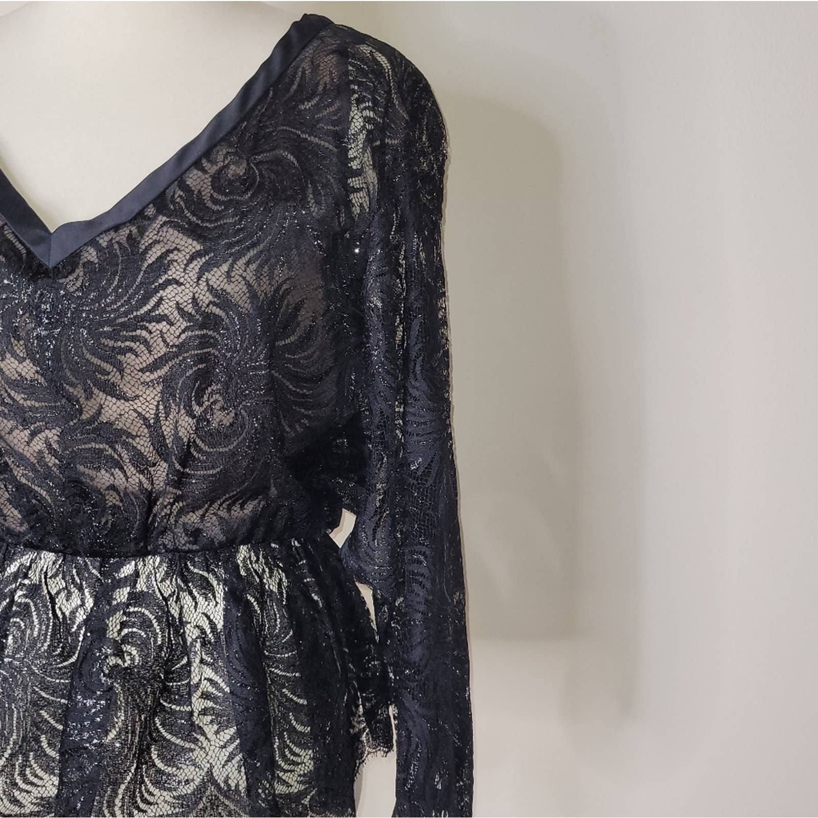 Vintage Black Lace V-Neck Peplum Blouse Size Small by Werle Beverly Hills - Image 8