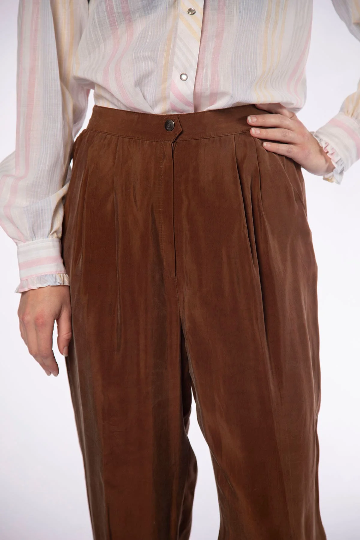 Vintage Caramel Brown Sleek Trousers Rayon Like Shimmery Pleat Pants with Pockets 80s 90s Loose Fit Leg 28" Waist - Image 7