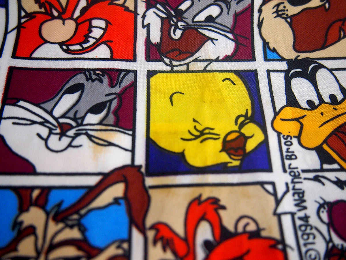 Vintage Cartoon Grid Scarf by Looney Tunes - Image 4