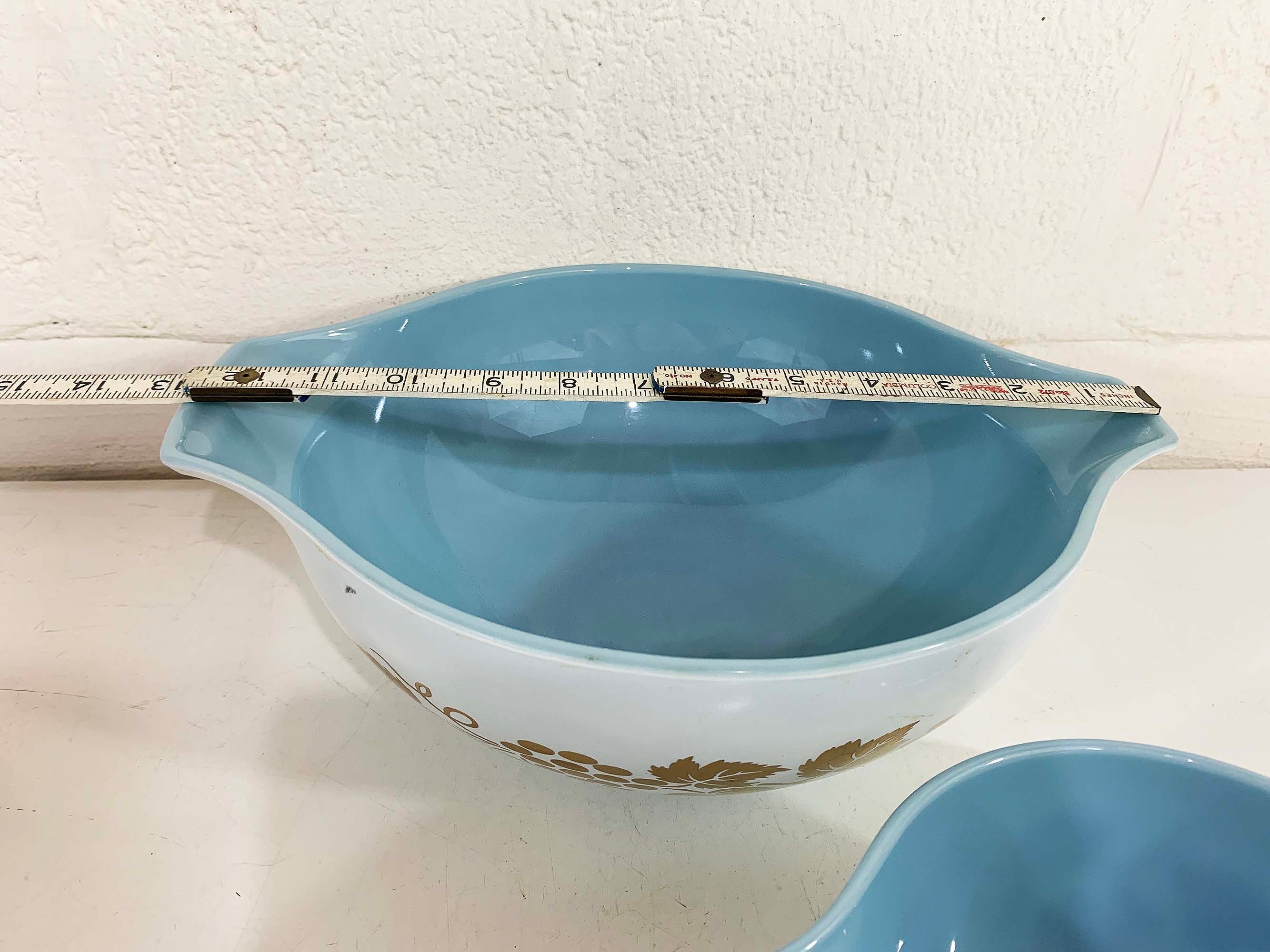 Vintage Chip and Dip Set Golden Grapes Blue Delphite 441 444 Promo Promotional Retro Serving Kitchen1960s by Pyrex - Image 9