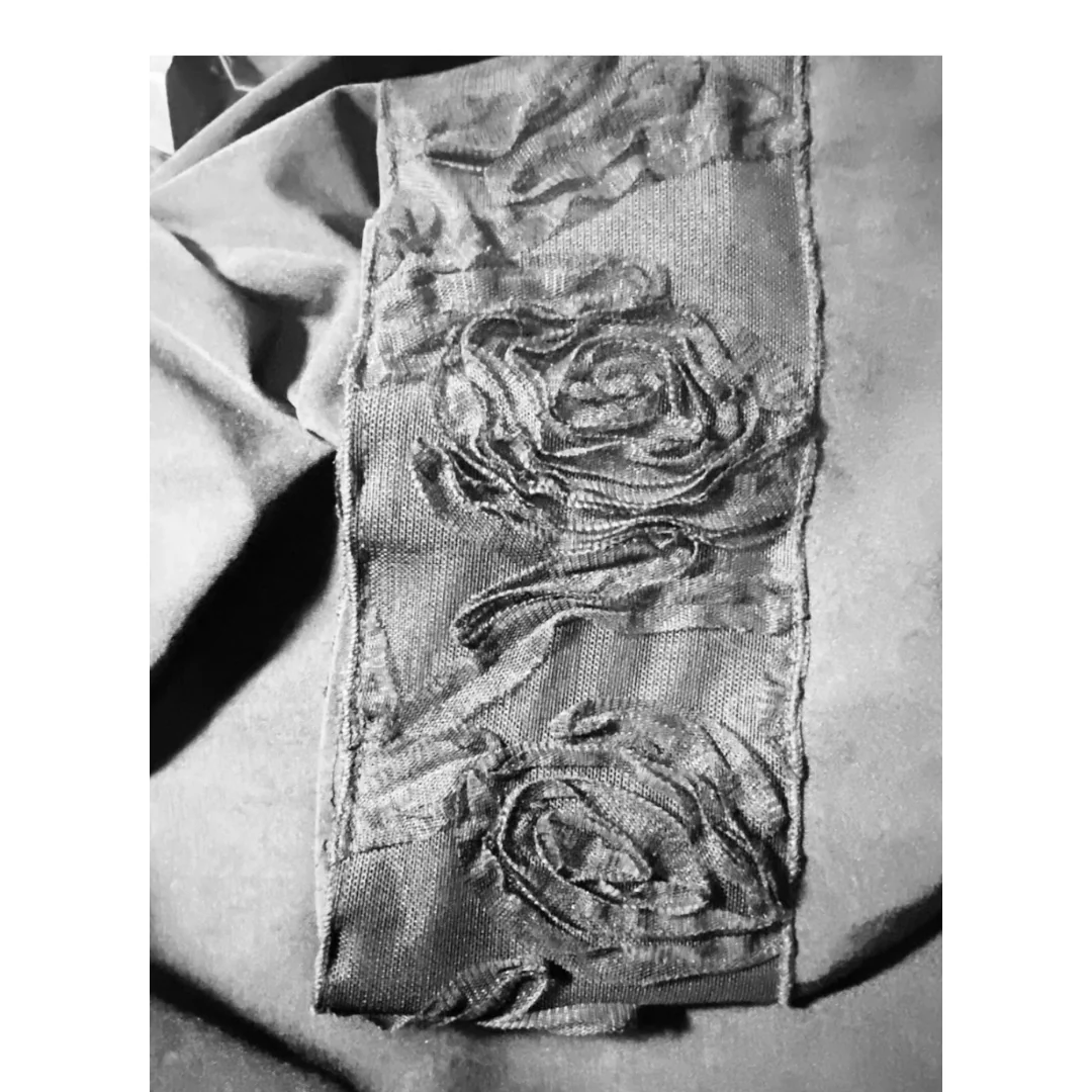 Vintage Cigarette Ankle Crepe Pants with Tulle Roses Black Sz M by Nelly & Mille - Image 5