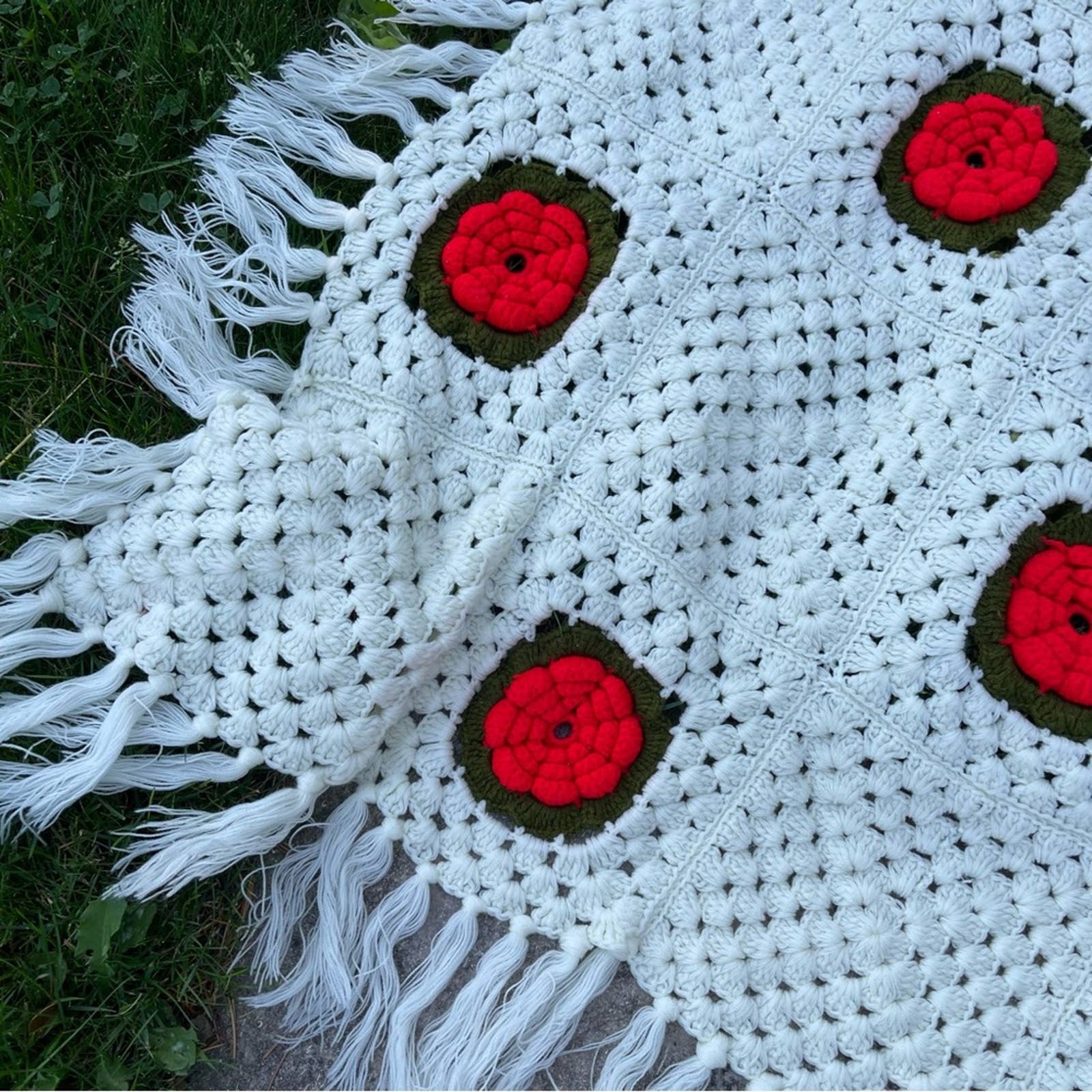 Vintage Crochet Afghan with 3 D Flower Design - Image 4