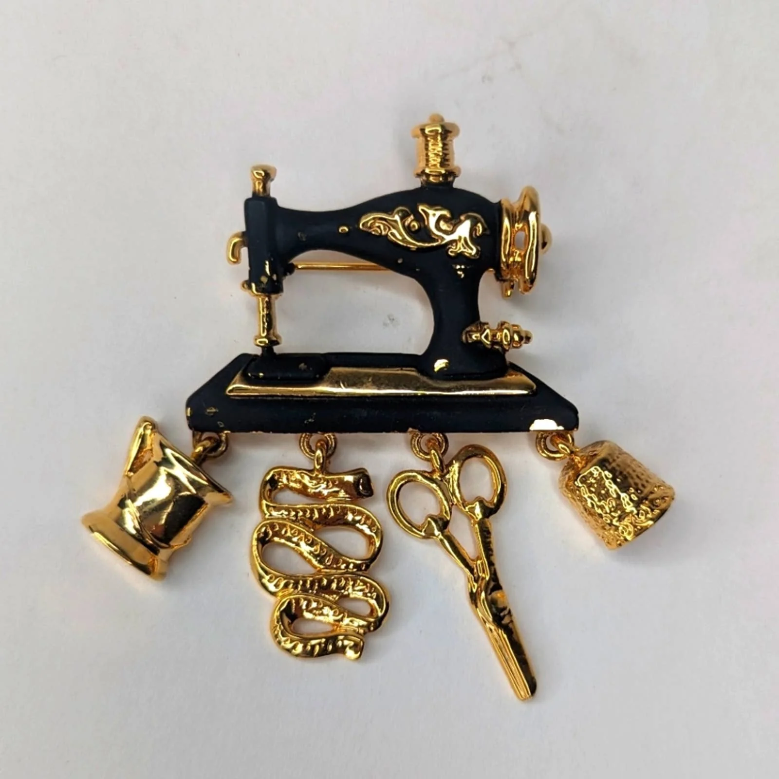 Vintage Danecraft Gold Tone Enamel Sewing Machine Brooch - Image 2
