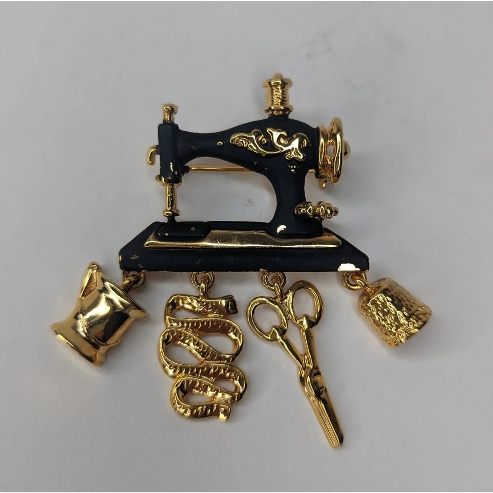 Vintage Danecraft Gold Tone Enamel Sewing Machine Brooch - Image 7