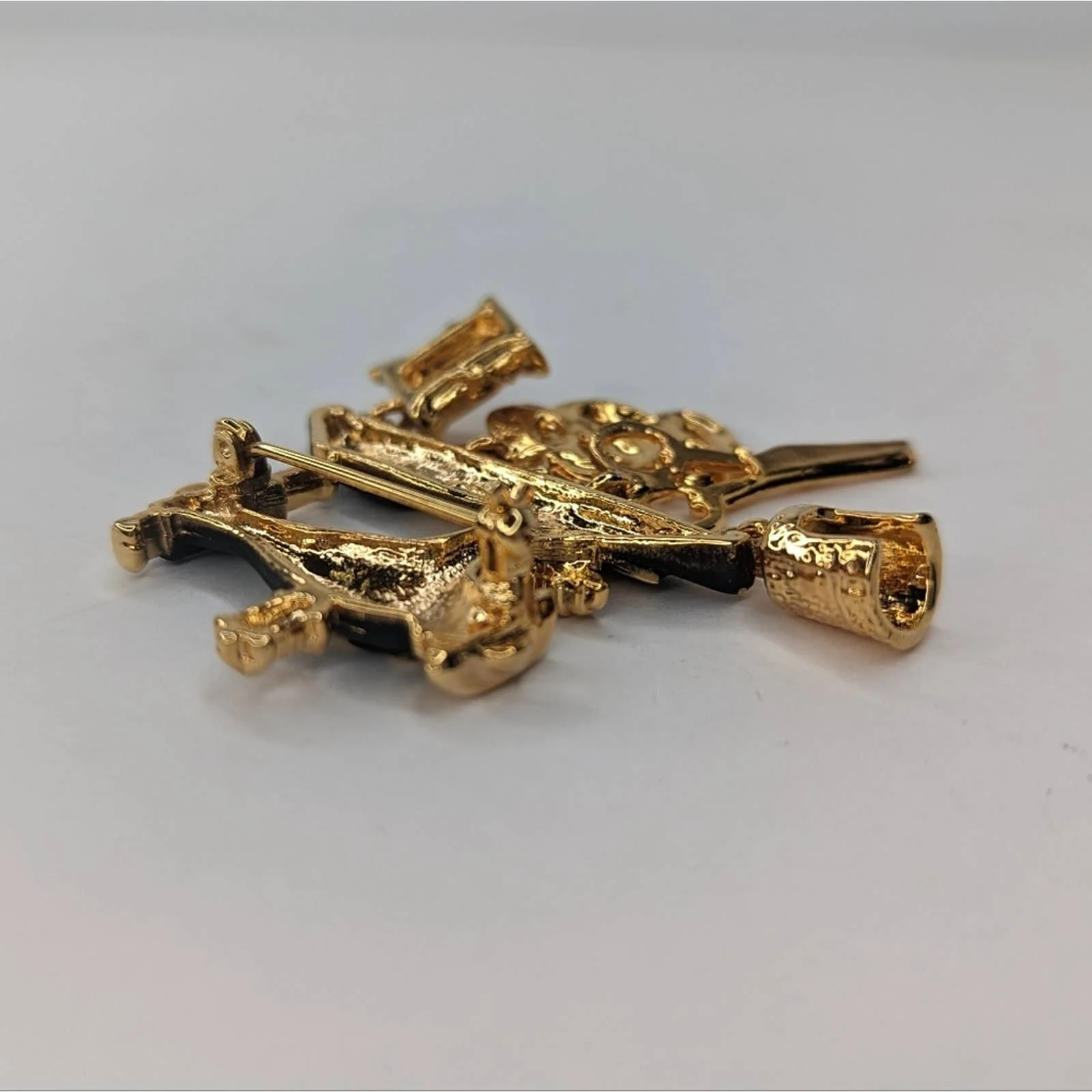 Vintage Danecraft Gold Tone Enamel Sewing Machine Brooch - Image 9