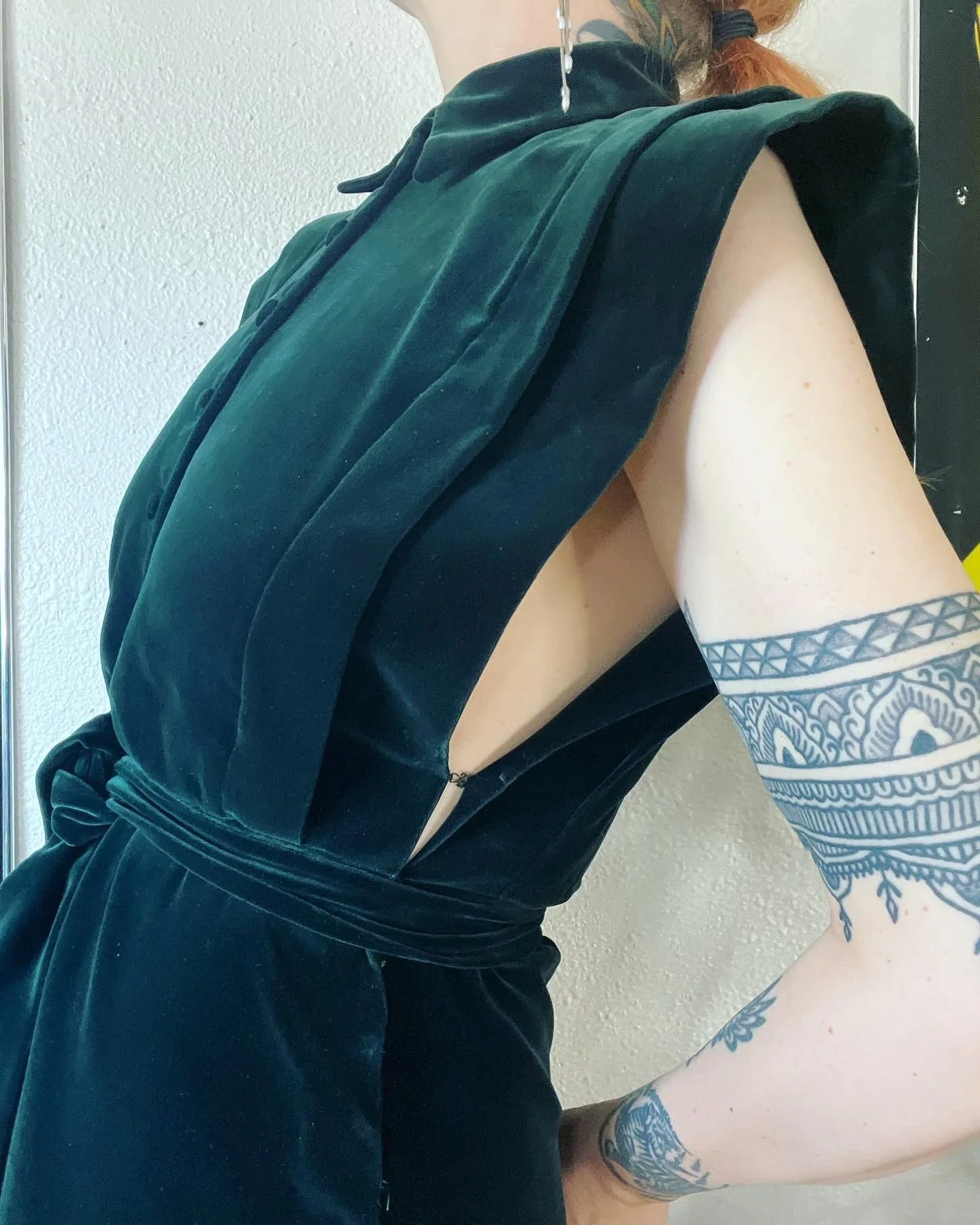 Vintage Early 40s Dark Evergreen Velvet Full Length Dress with Sharp Shoulders and Peekaboo Sides - Image 6