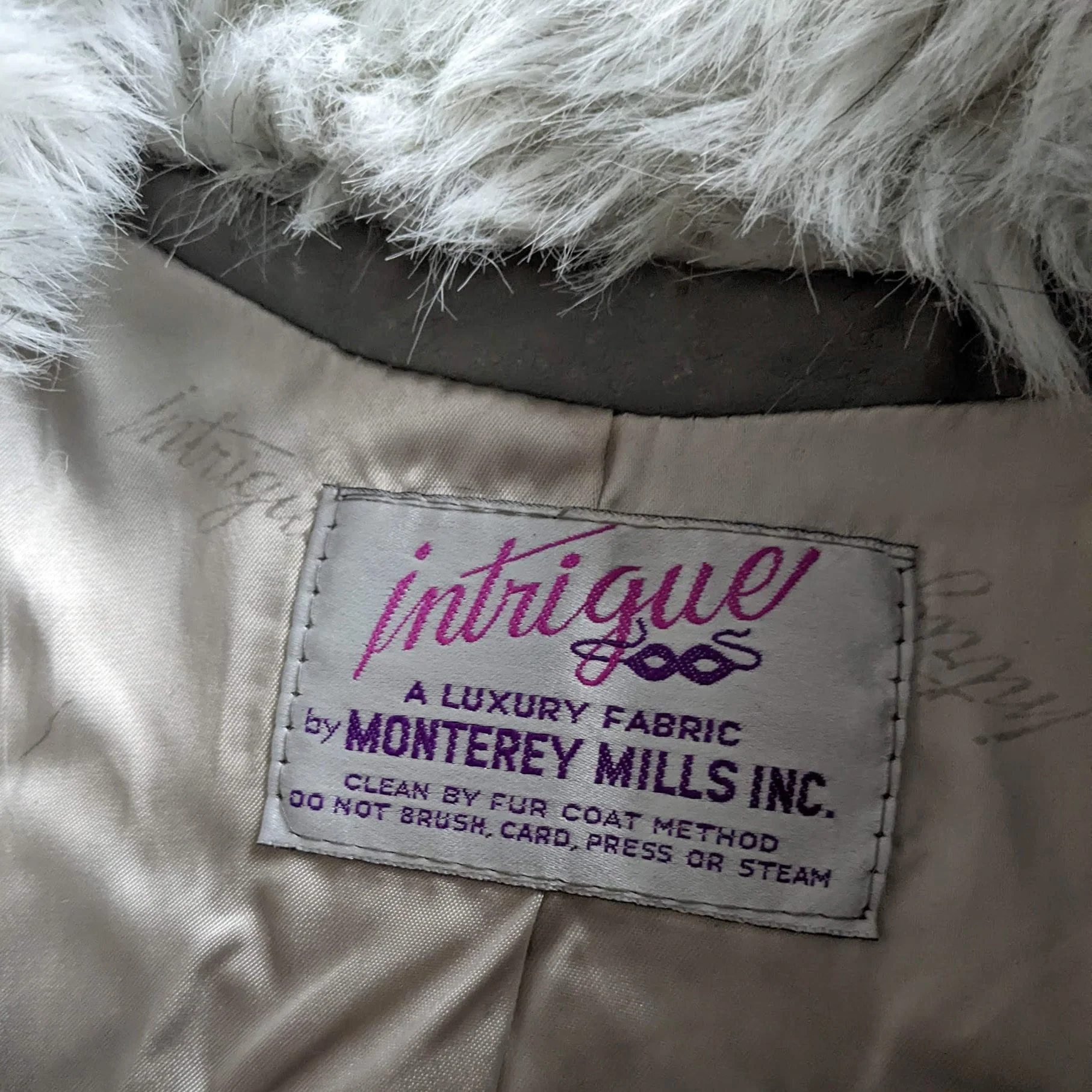 Vintage Faux Fur Coat 80s White and Gray Fake Fox Fur Coat, Striped Animal Print Coat, Small/medium by Intrigue - Image 8