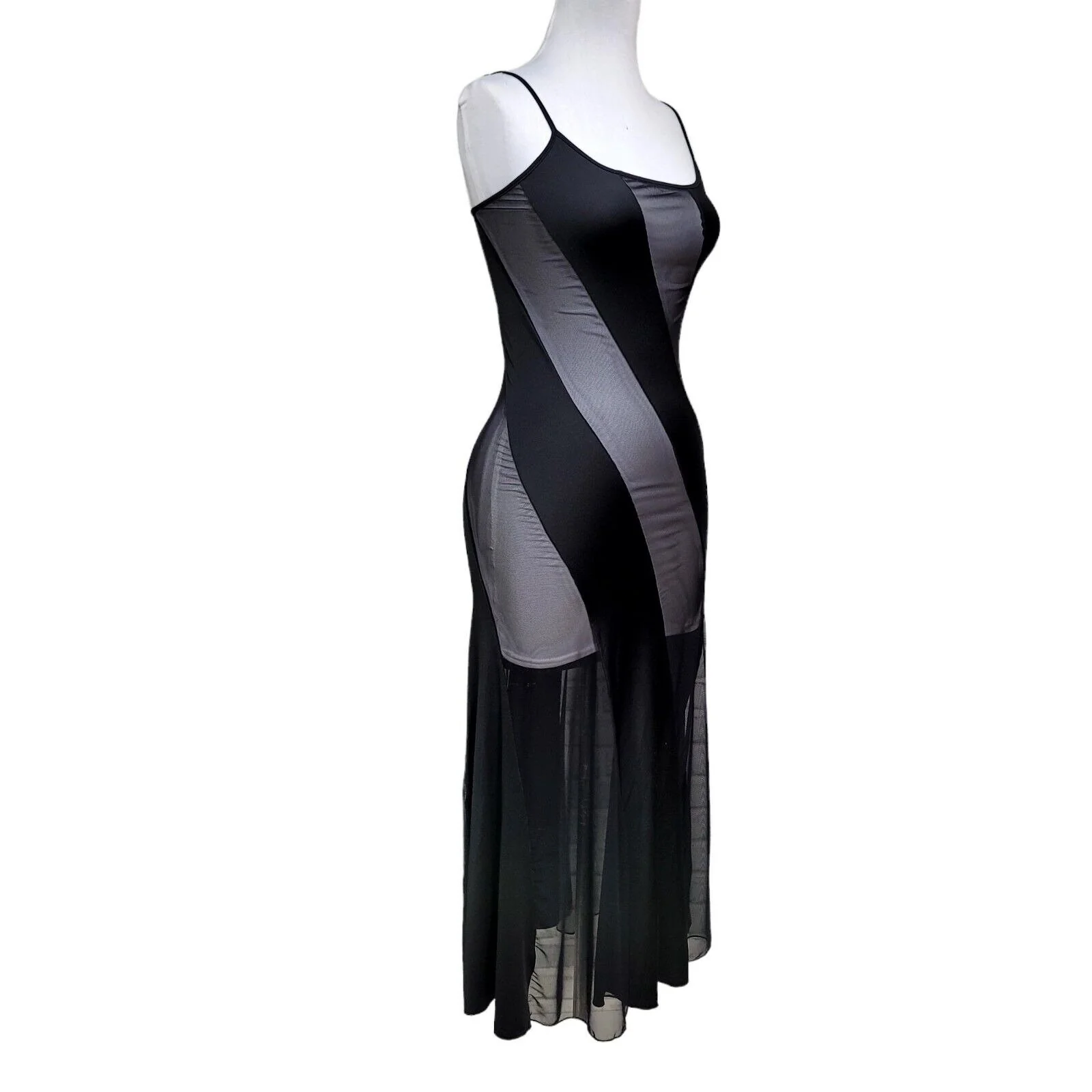 Vintage Fredericks of Hollywood Women's L Black Bias Cut Mesh Swirl Nightgown by Fredericks Of Hollywood - Image 6