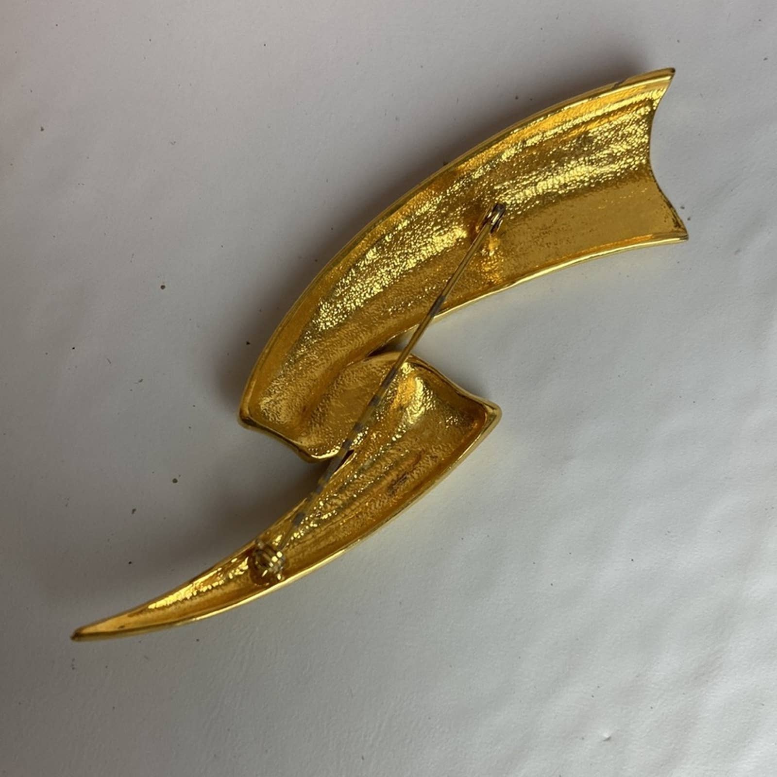 Vintage Gold Tone Stylized Modern Brooch Statement Party Prom Flag Fabric - Image 3