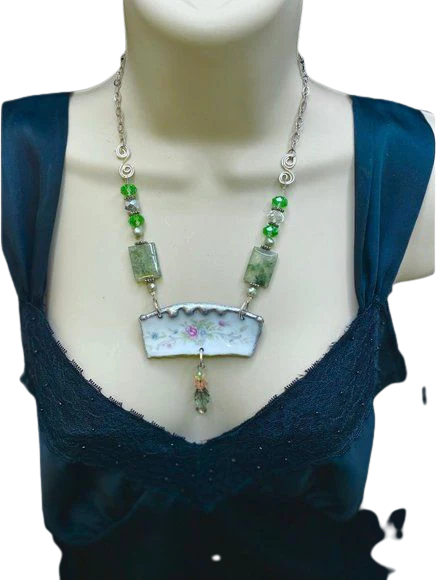 70s Vintage Handmade Broken China Pendant Necklace Prehnite Pearls Crystals By Handcrafted - Image 2