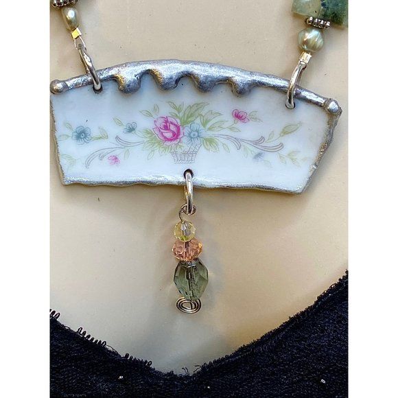 70s Vintage Handmade Broken China Pendant Necklace Prehnite Pearls Crystals By Handcrafted - Image 3