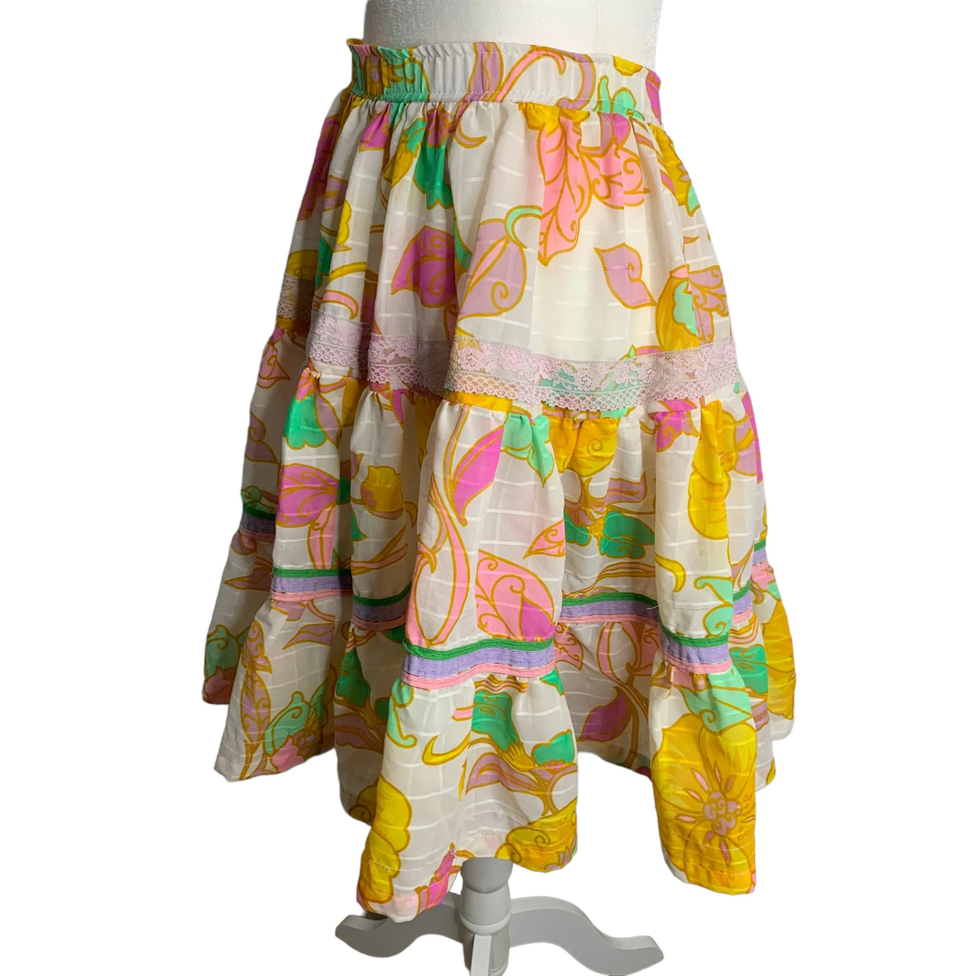 Vintage Handmade Circle Twirl Skirt M White Floral Lace Tiered Ruffle Elastic - Image 4