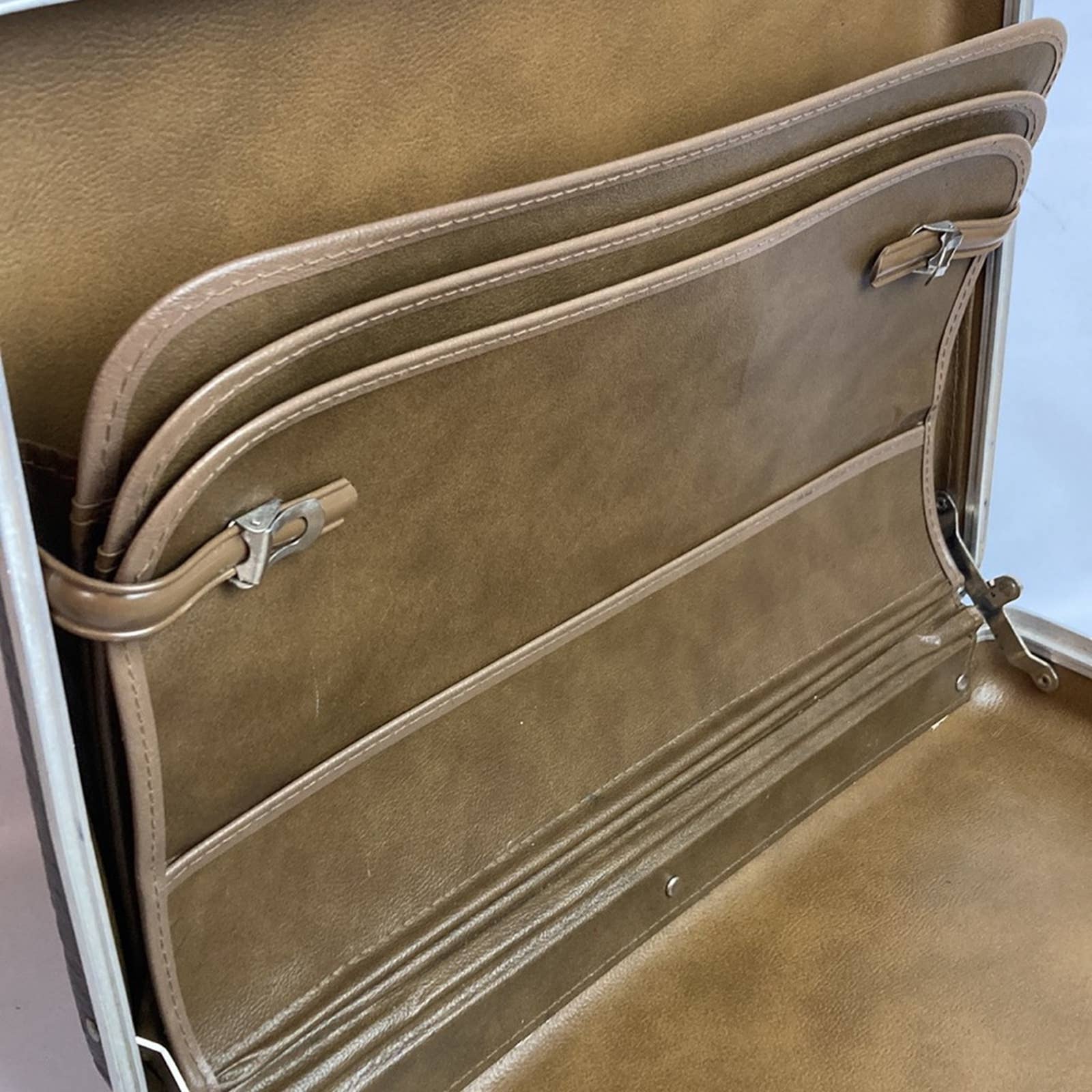 Vintage Hard Shell Brown Briefcase Travel Bag Career by American Tourister - Image 9