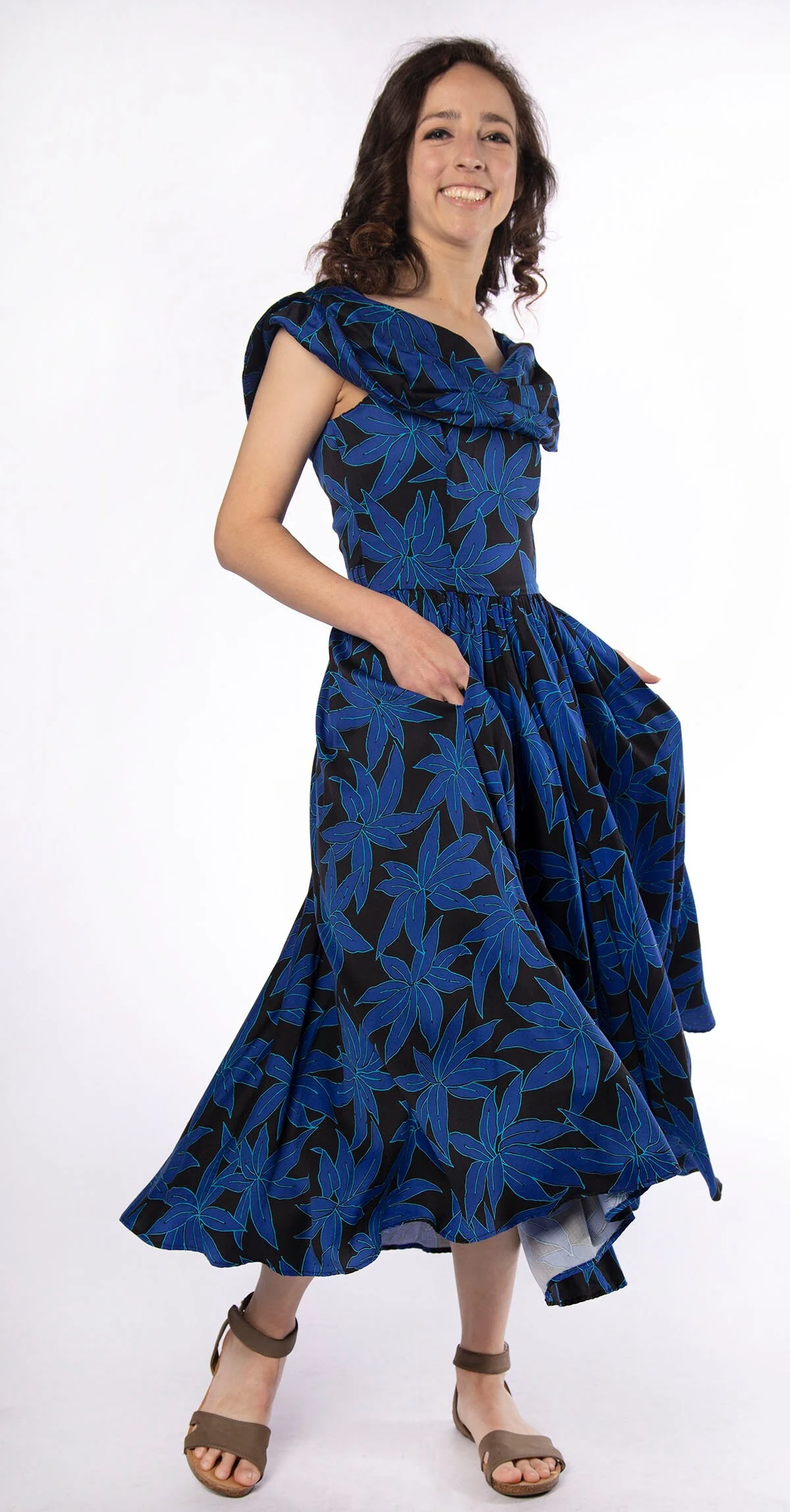 Vintage Hawaiian Style Dress - 80s Dark Blue and Black Tropical Leaf Floral Print Summer Dress - Long Maxi Skirt - Off The Shoulder Small by On The Rocks, California - Image 3