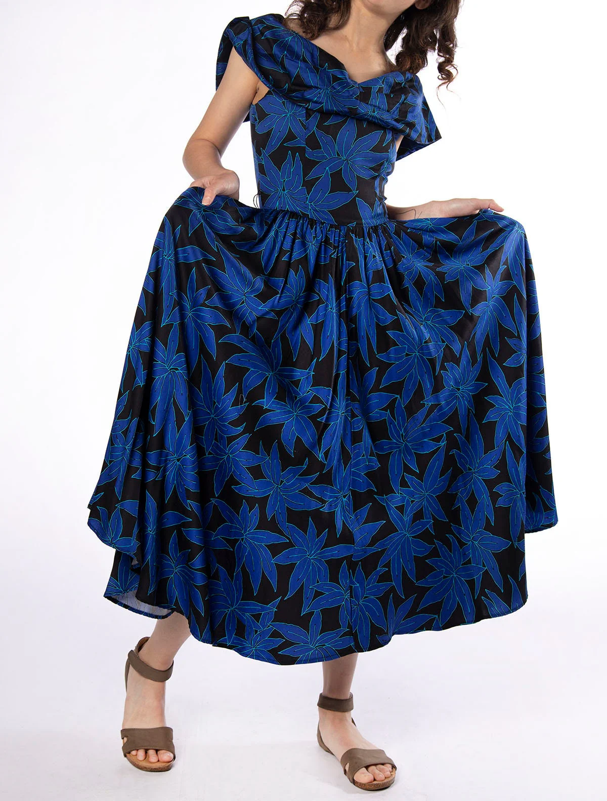 Vintage Hawaiian Style Dress - 80s Dark Blue and Black Tropical Leaf Floral Print Summer Dress - Long Maxi Skirt - Off The Shoulder Small by On The Rocks, California - Image 7