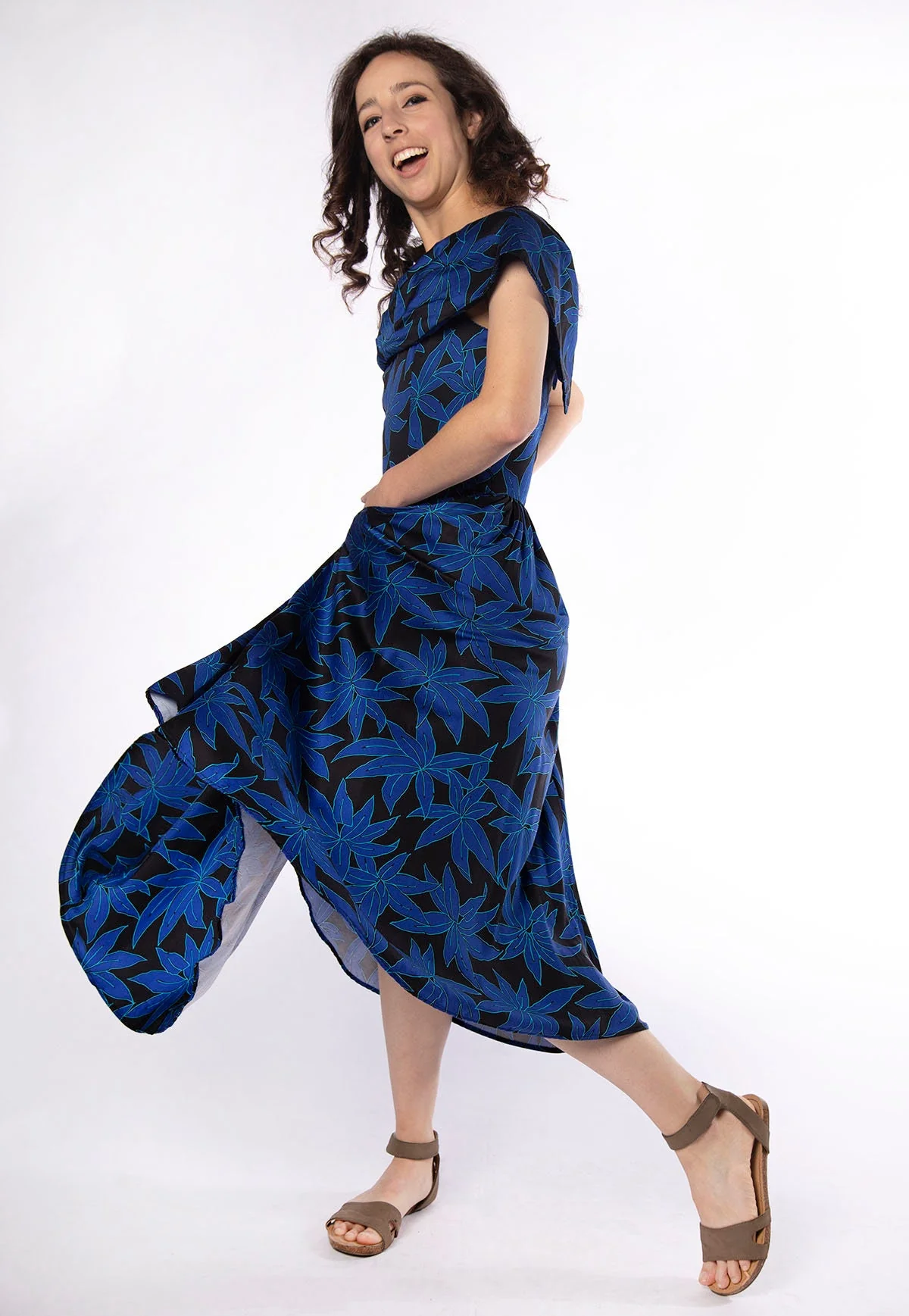Vintage Hawaiian Style Dress - 80s Dark Blue and Black Tropical Leaf Floral Print Summer Dress - Long Maxi Skirt - Off The Shoulder Small by On The Rocks, California - Image 8