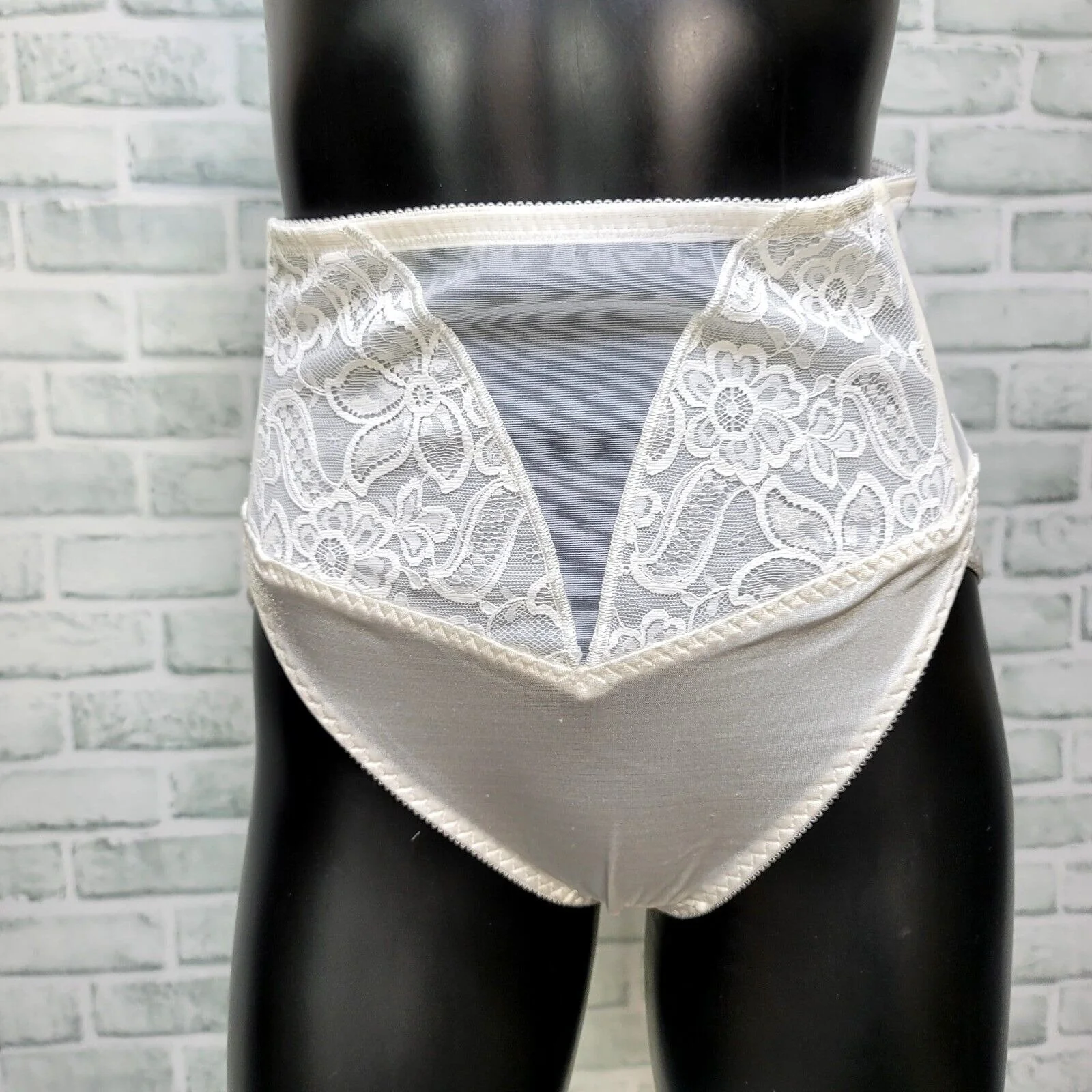 Soft Skins Boned Waist Cream Lace Nylon Panties By  JCPenney - Image 4