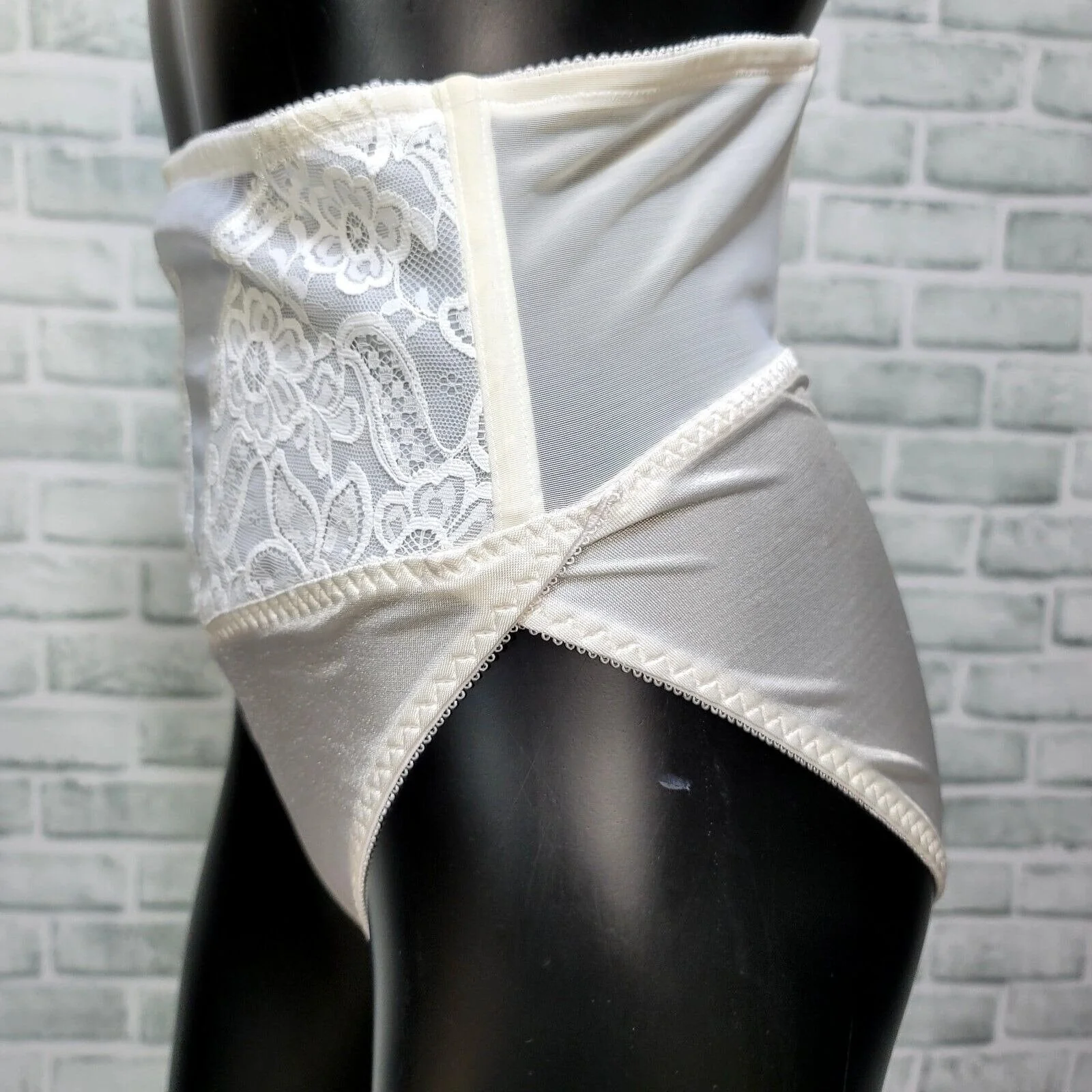 Soft Skins Boned Waist Cream Lace Nylon Panties By  JCPenney - Image 5