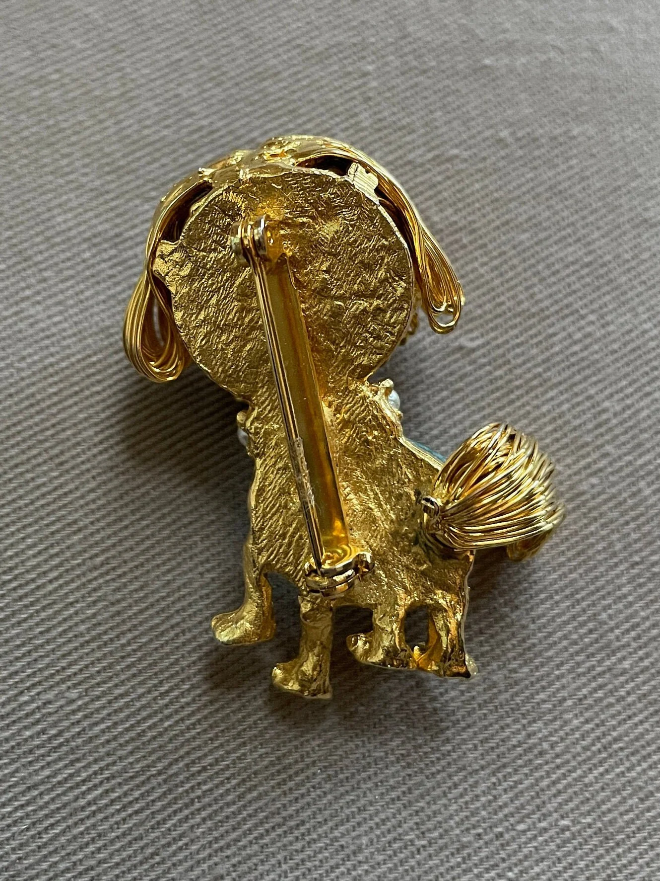 Vintage Jelly Belly Jade Dog Motif Brooch Pin Vintage Ornate Brooch Winking Dog Gold Tone - Image 4